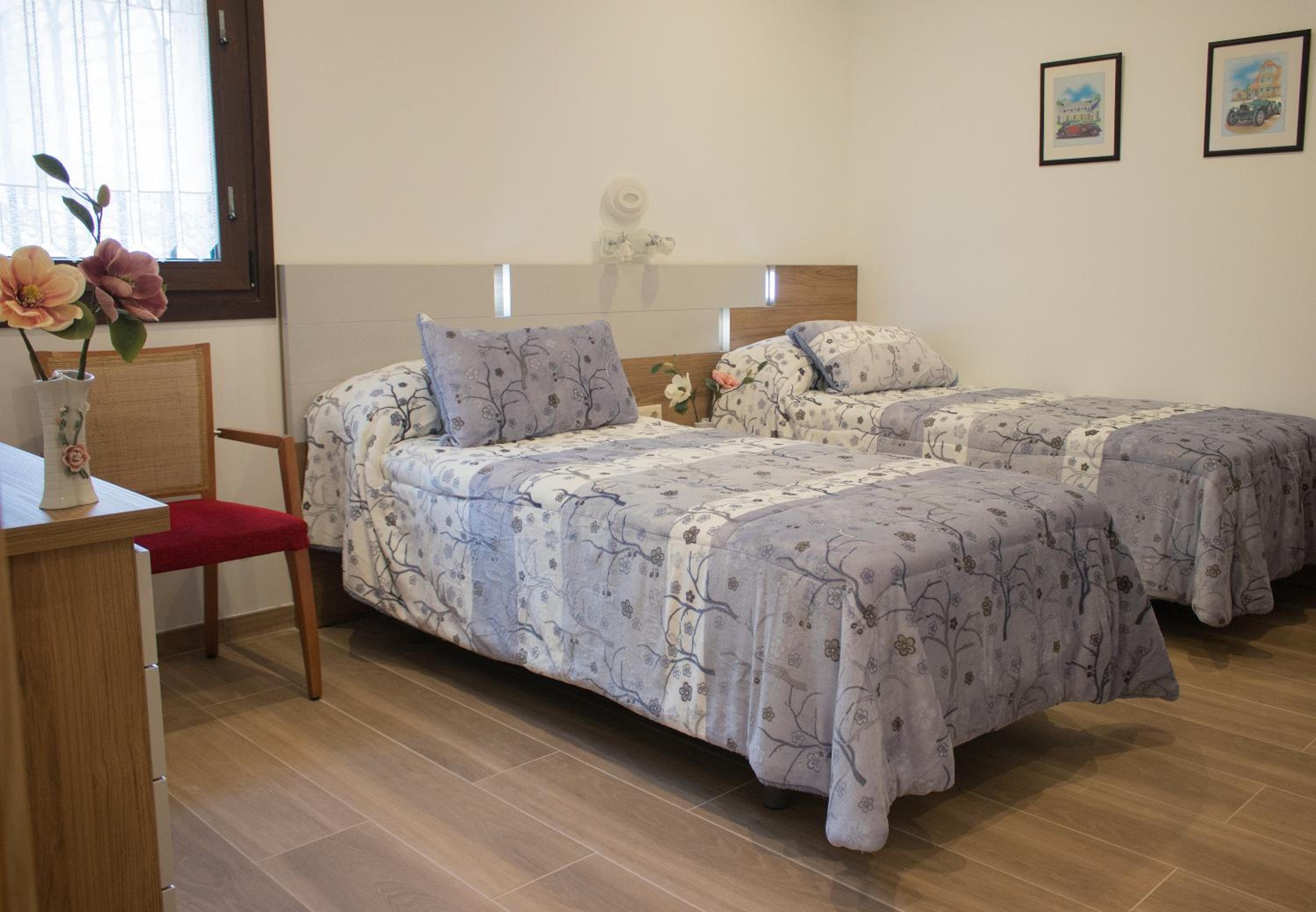 Double Room with Private Bathroom - Photo 2