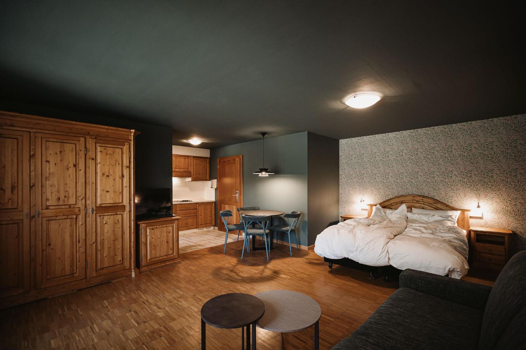 Studio Apartment - Photo 15