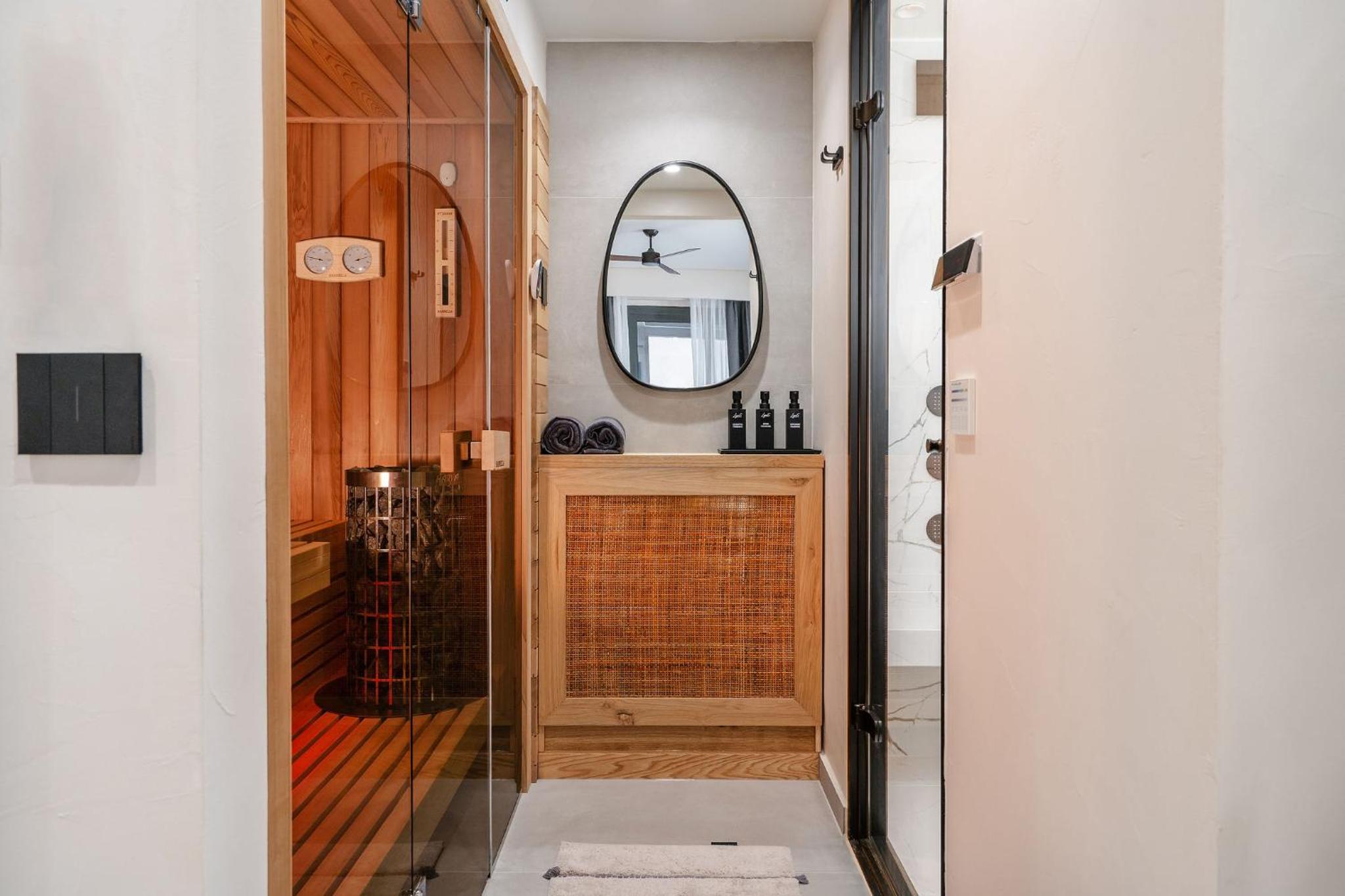 Well-being Spa Suite with Hot Tub photo 2