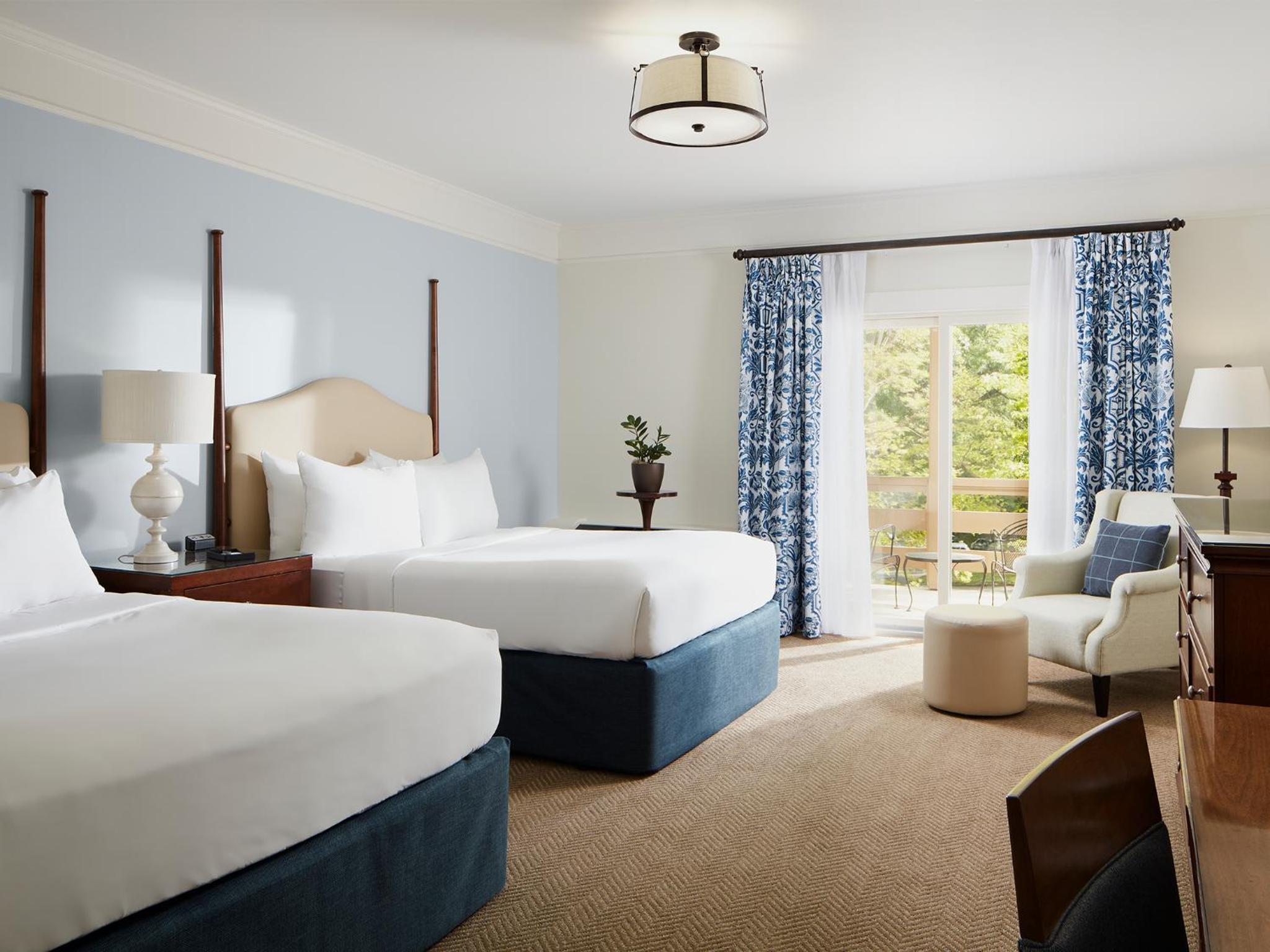 Deluxe Queen Room with Two Queen Beds - Photo 3