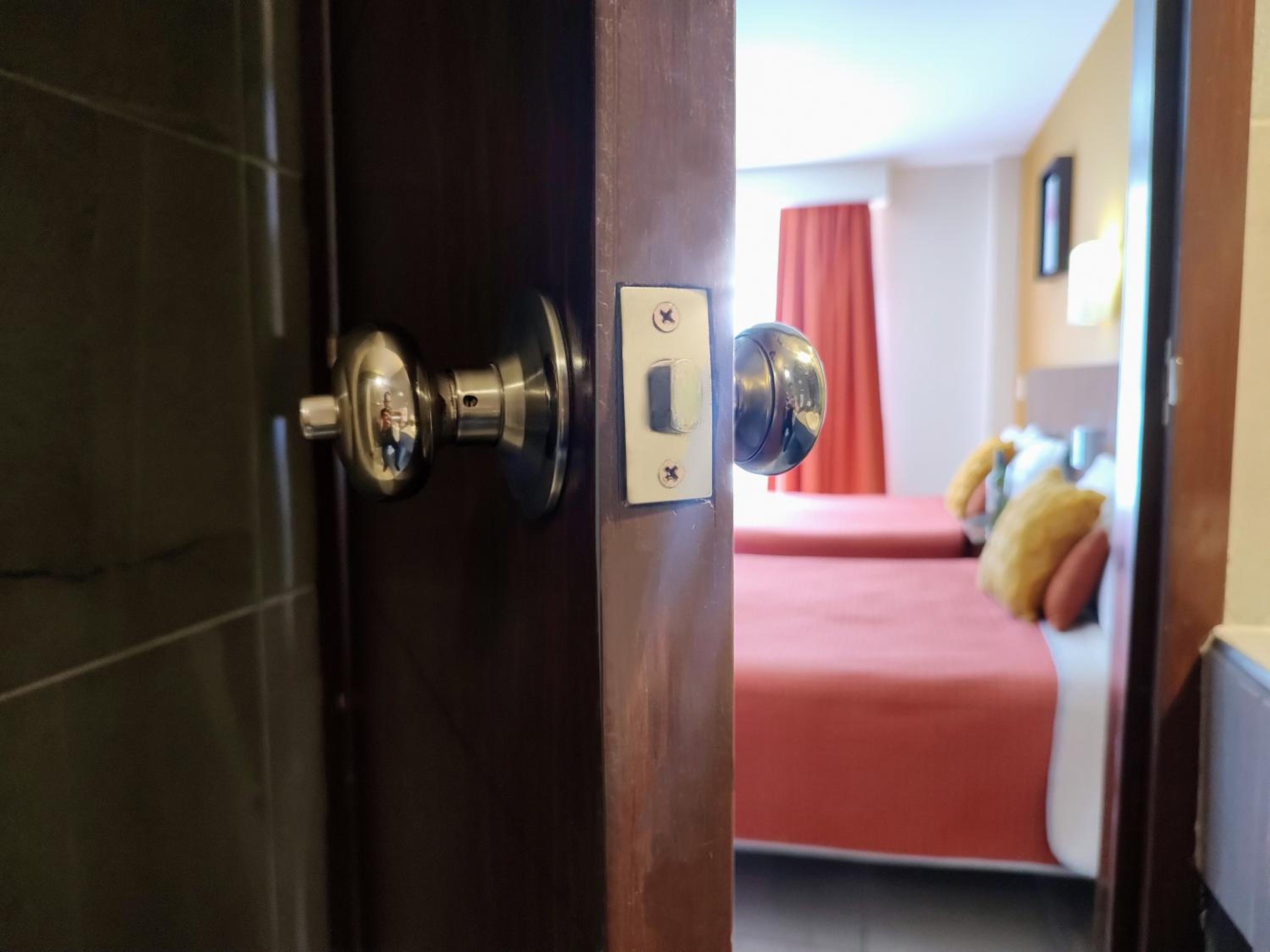 Deluxe Double Room with Two Double Beds - Photo 20