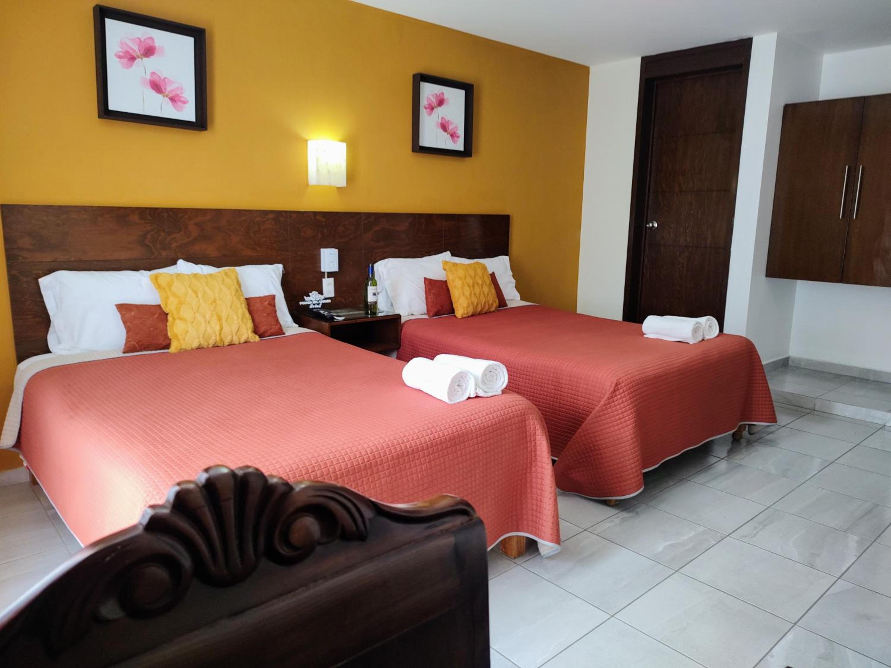 Deluxe Double Room with Two Double Beds - Photo 19