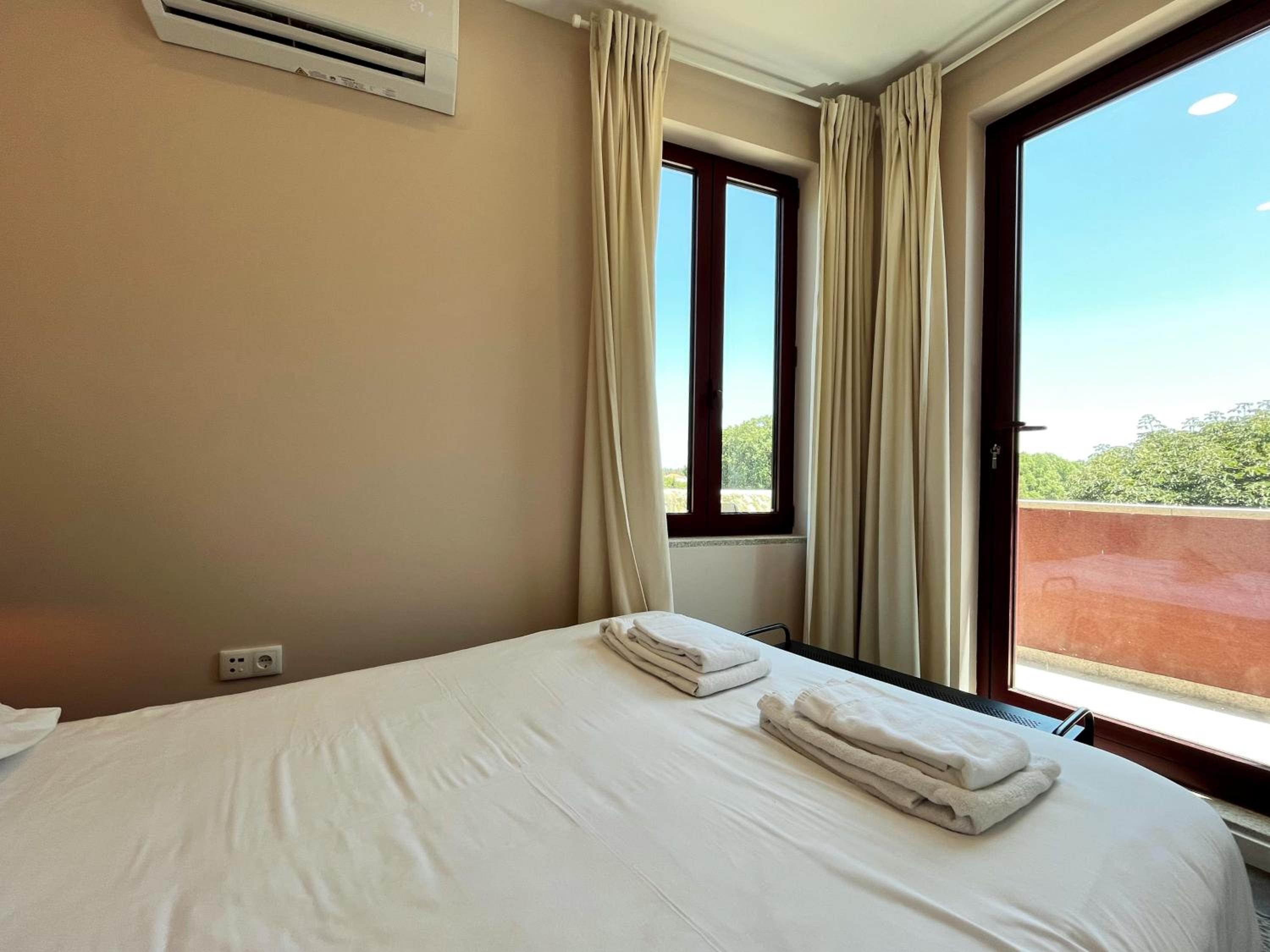 Apartment with Balcony - Photo 8