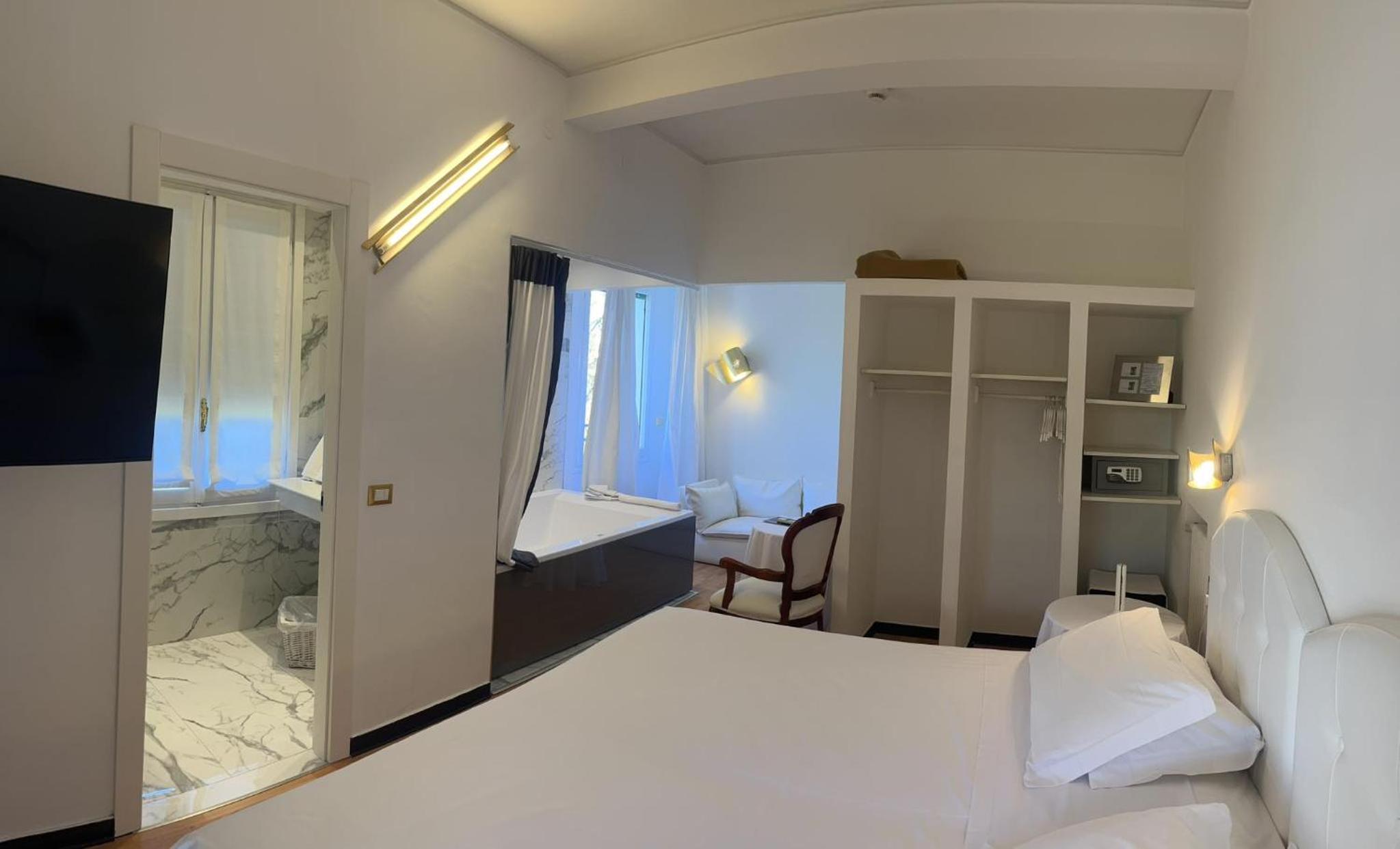 Deluxe Double Room with Balcony