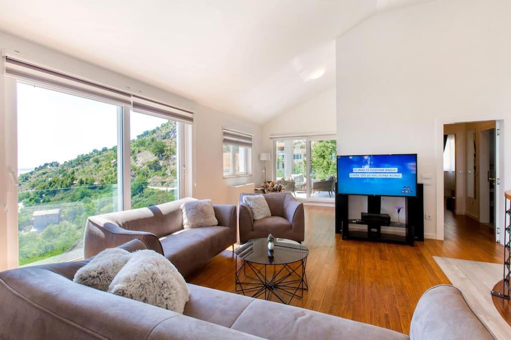 Four-Bedroom House photo 1