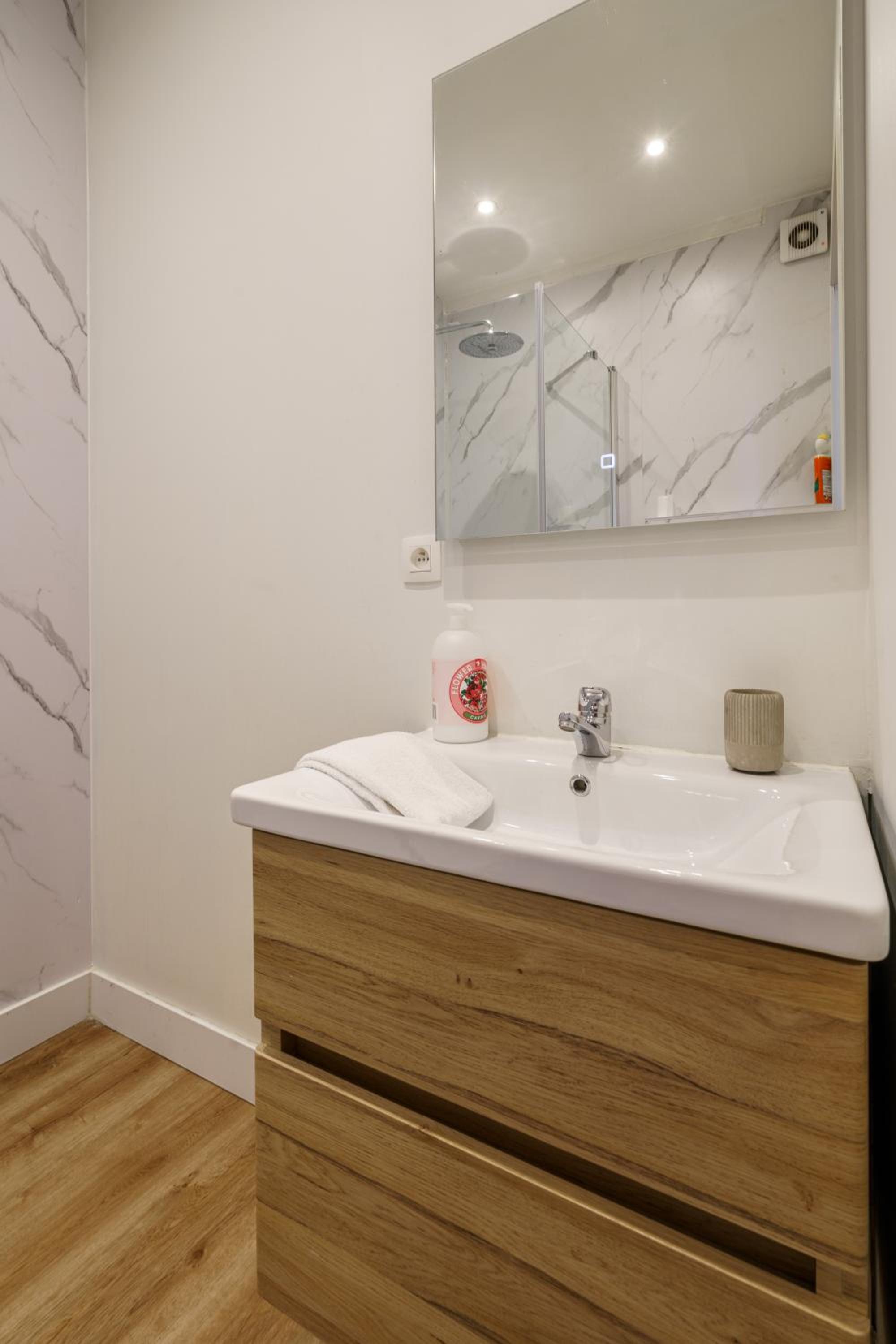 Standard Apartment - Photo 7