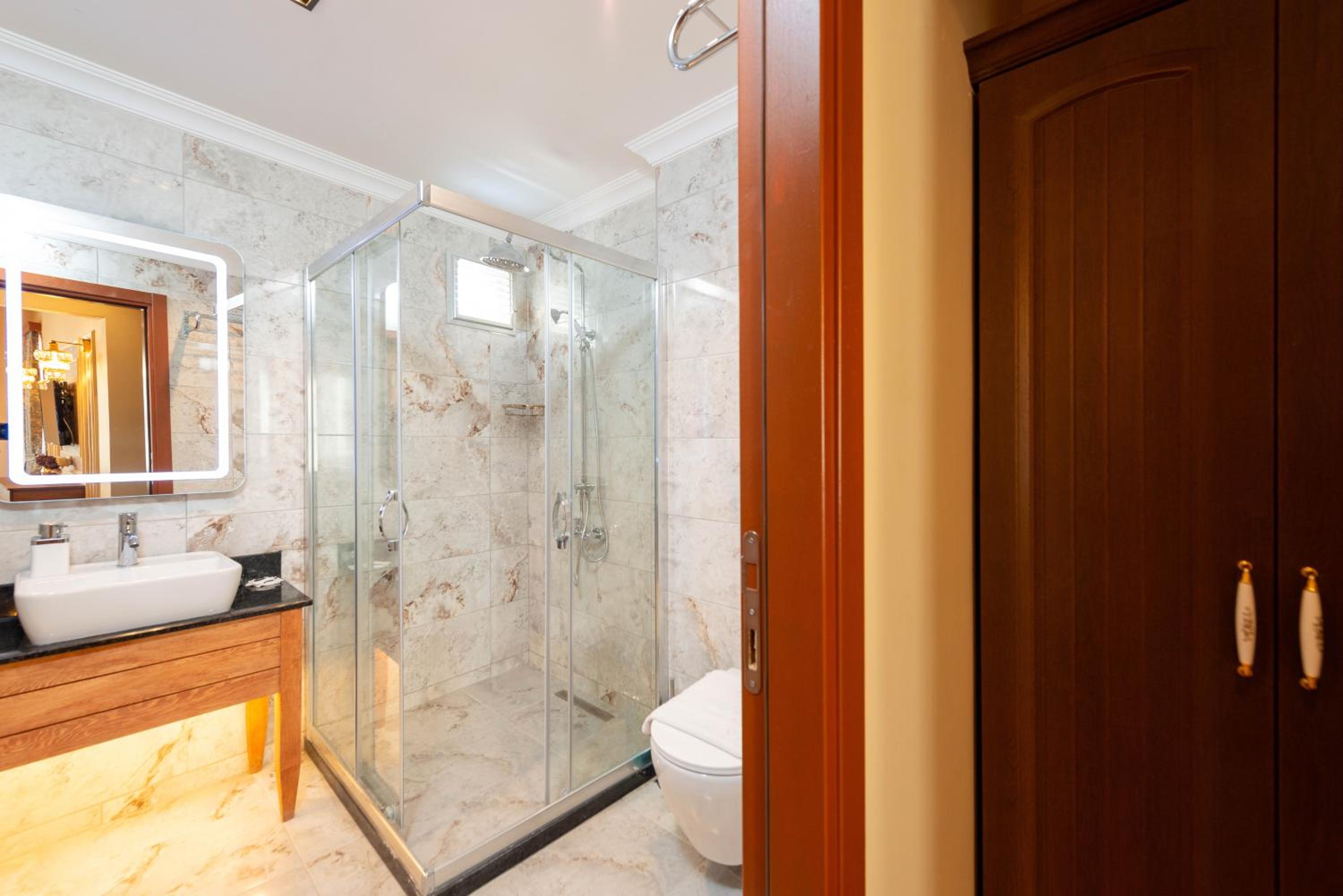 Deluxe Triple Room photo 2