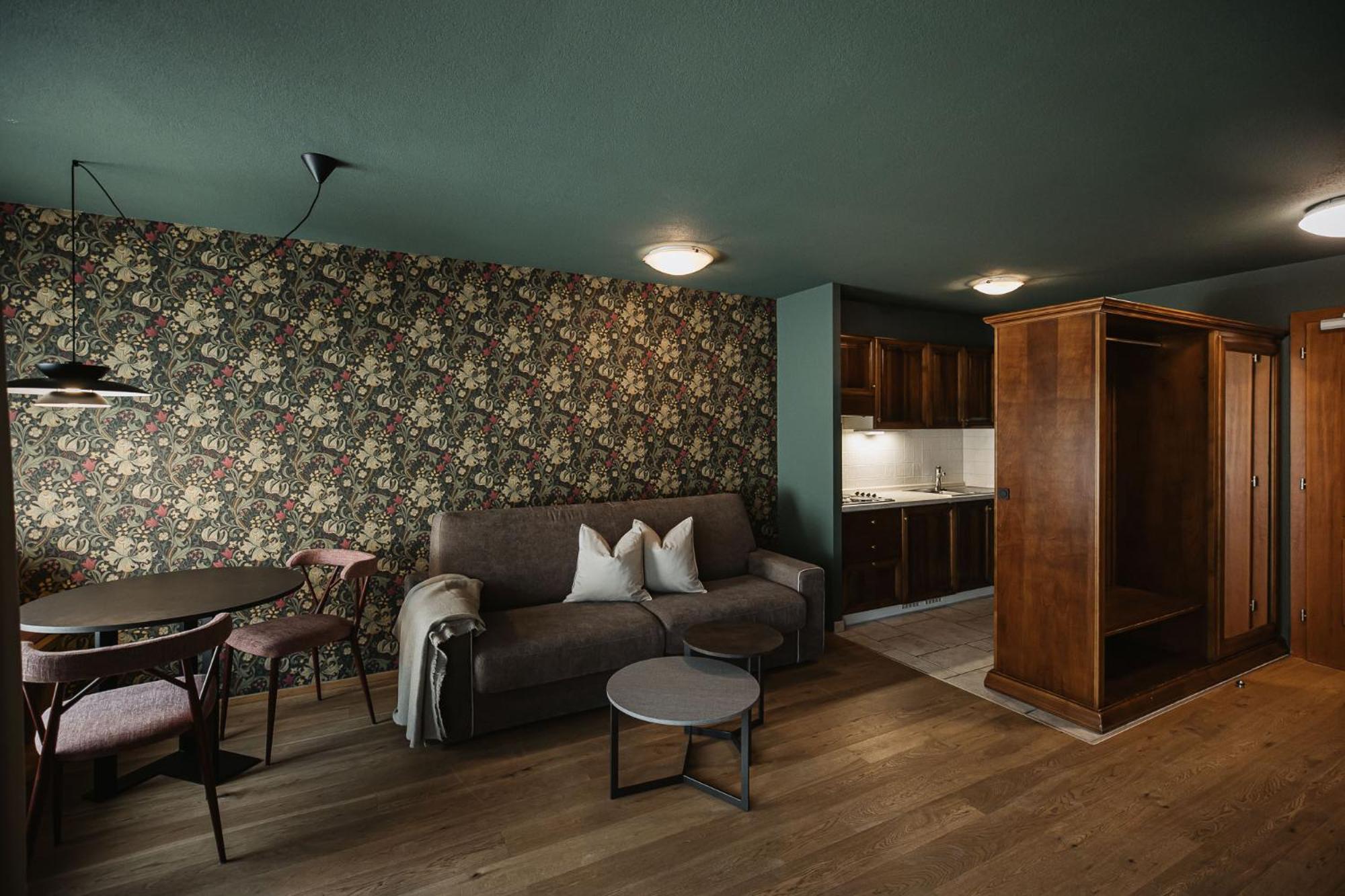 One-Bedroom Apartment - Photo 1