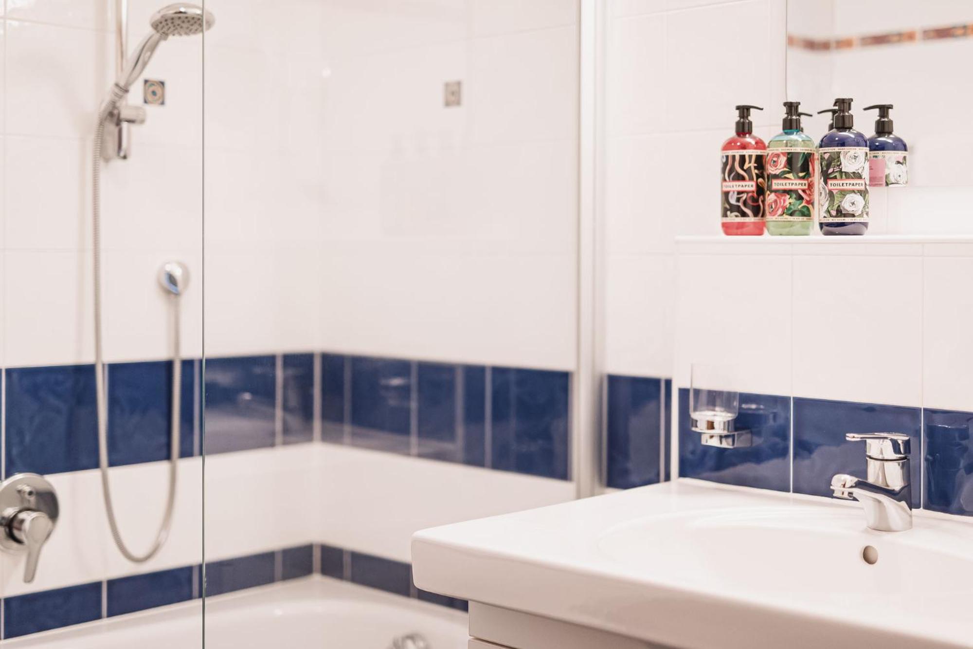One-Bedroom Apartment - Photo 3