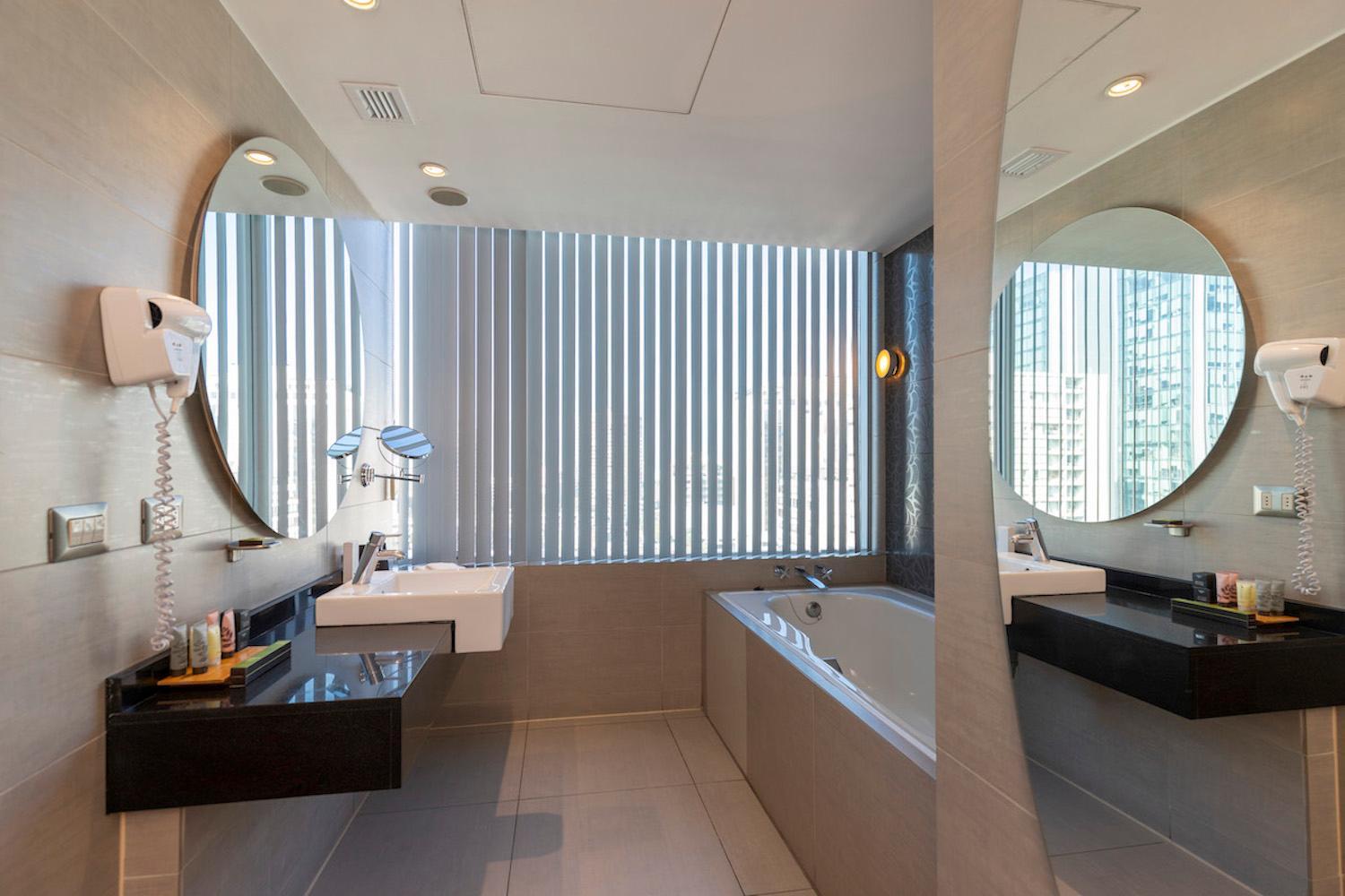 King Suite - Photo 2