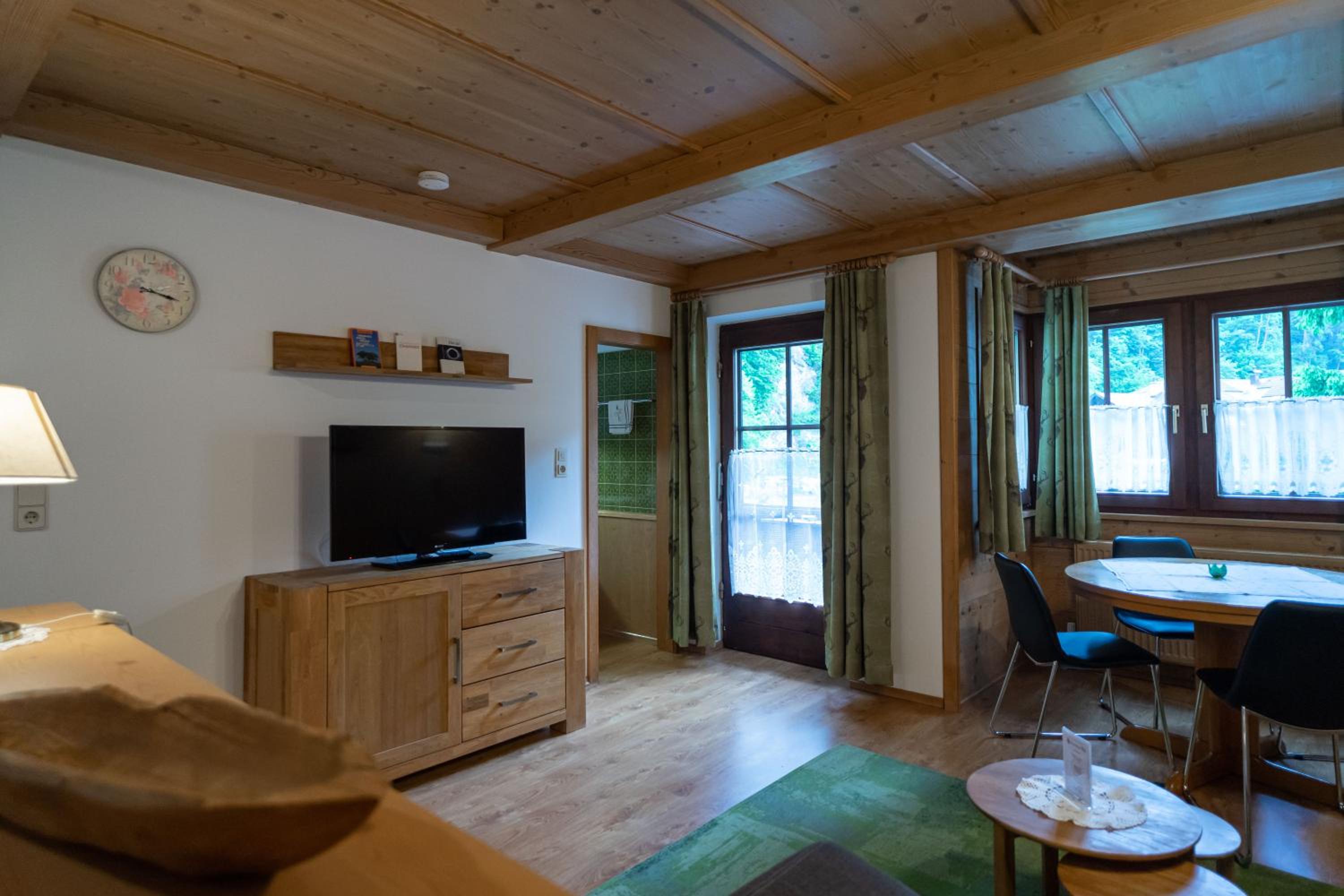 One-Bedroom Apartment with Balcony photo 3