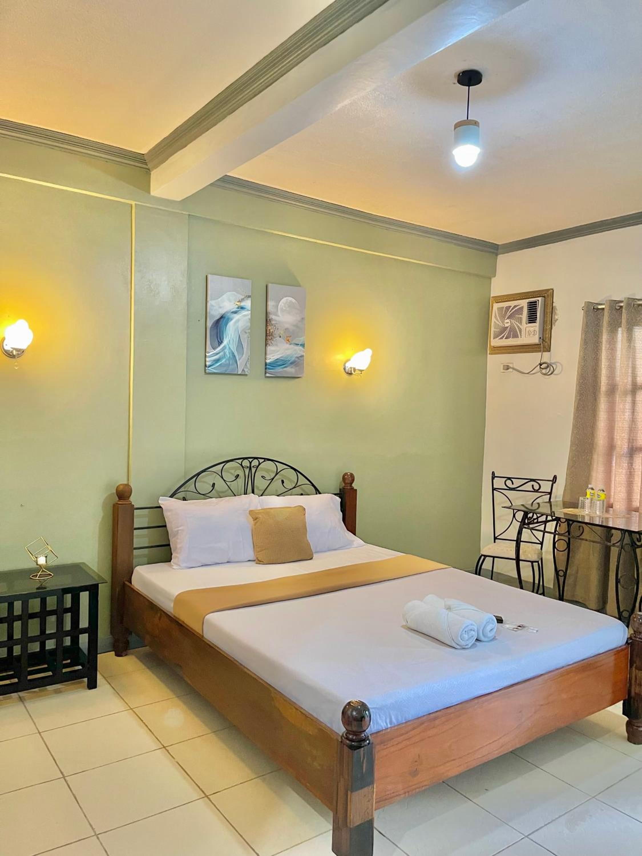 Standard Queen Room photo 1