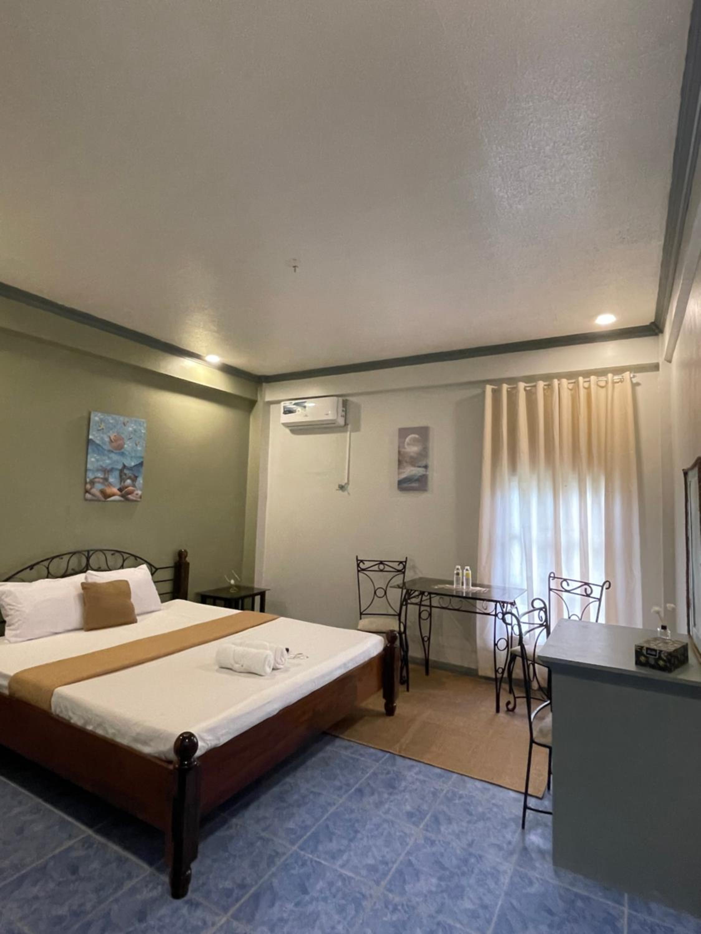 Standard King Room photo 3
