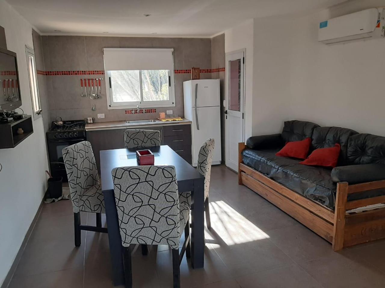 One-Bedroom House photo 3