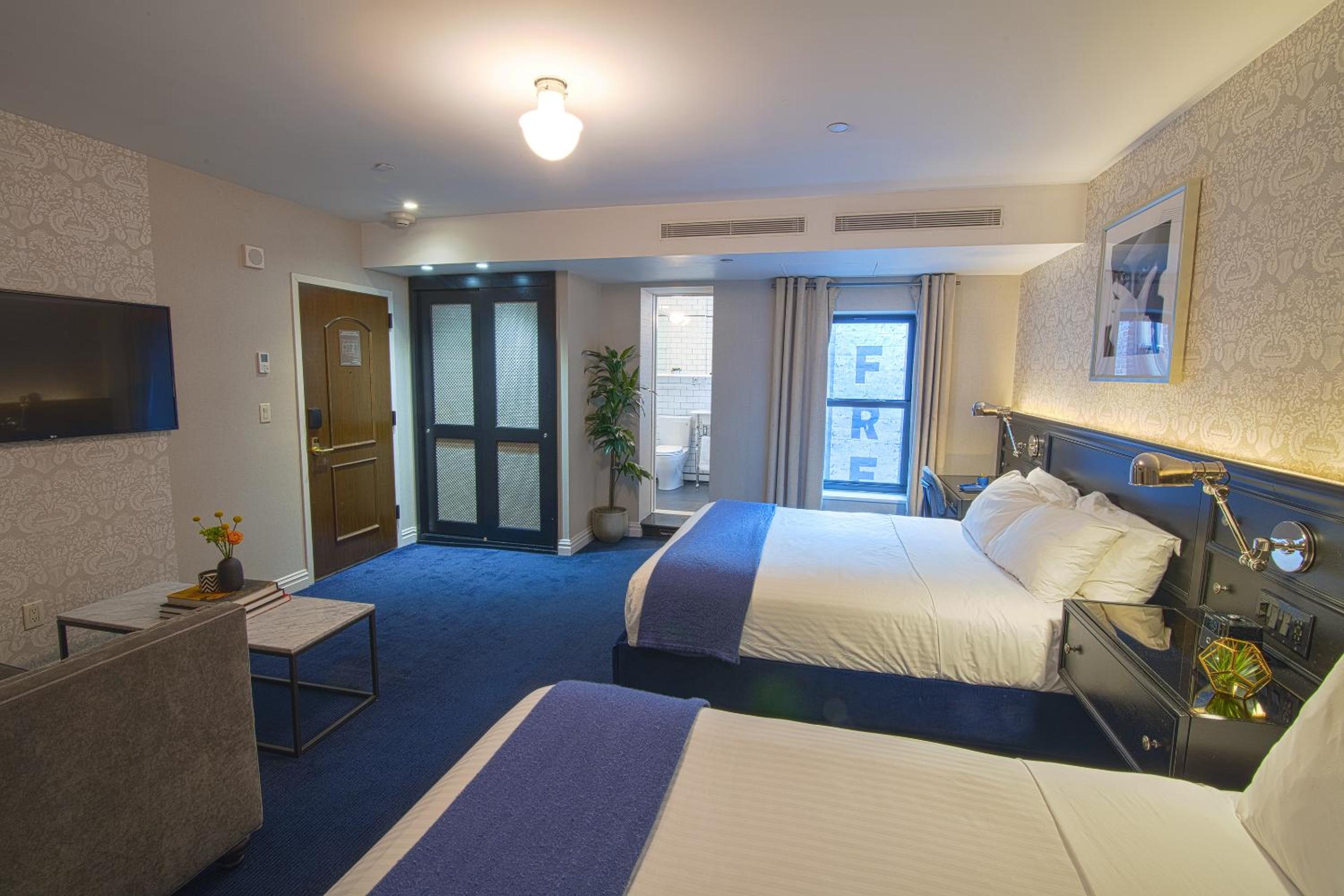 Junior Suite 2 Queen Beds & Sofa Bed