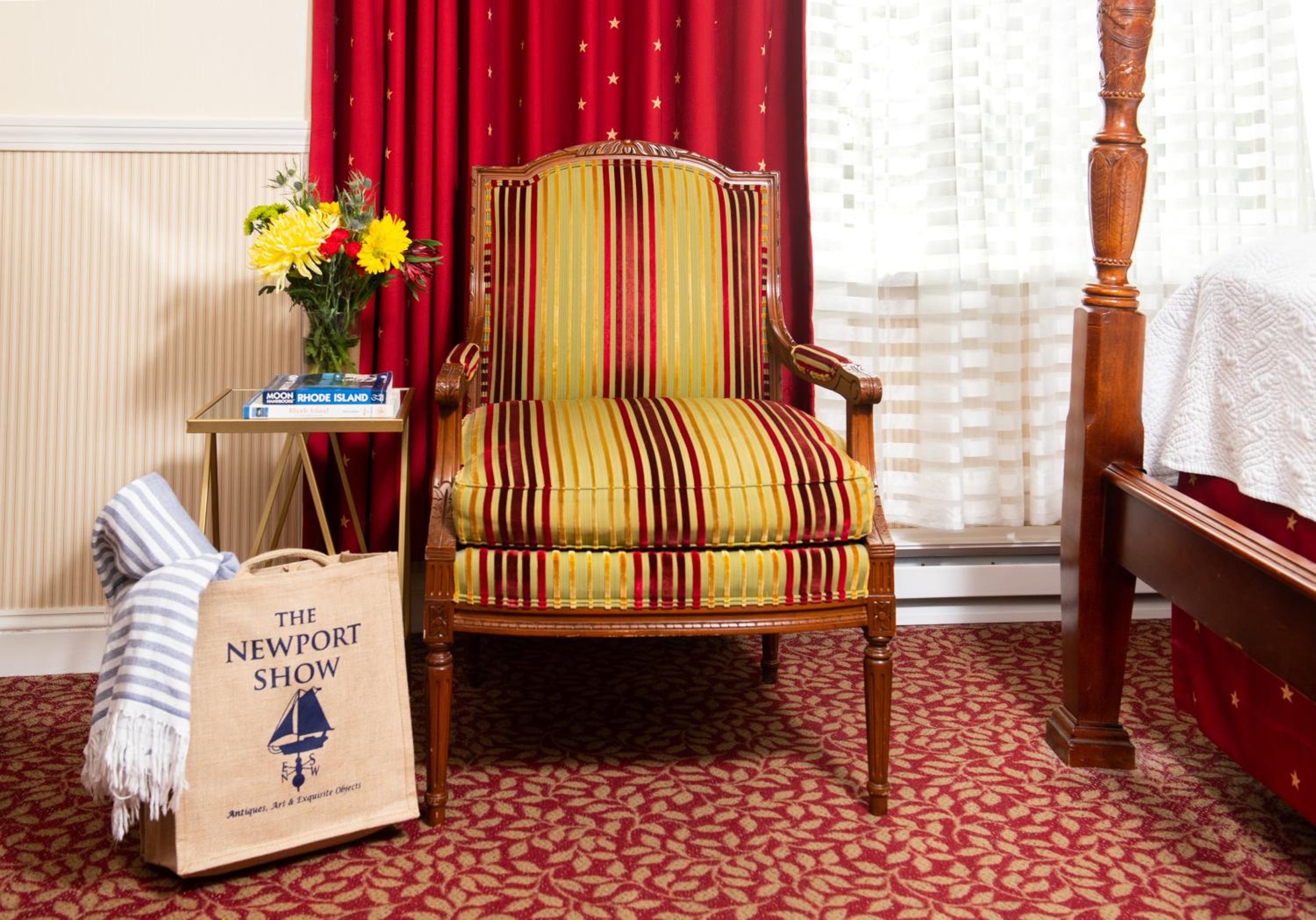Deluxe King Room (NOT Pet Friendly) - Photo 14