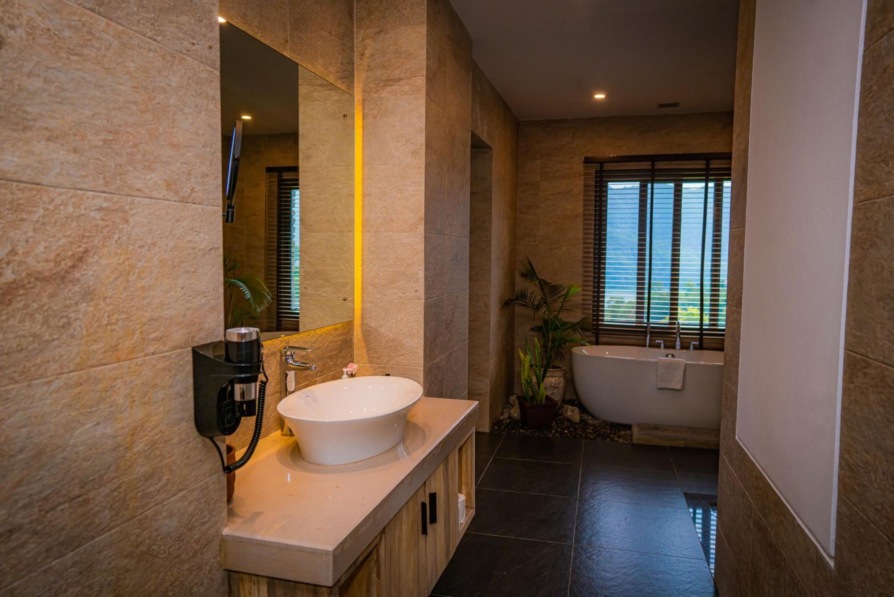 Deluxe Twin Room - Photo 6