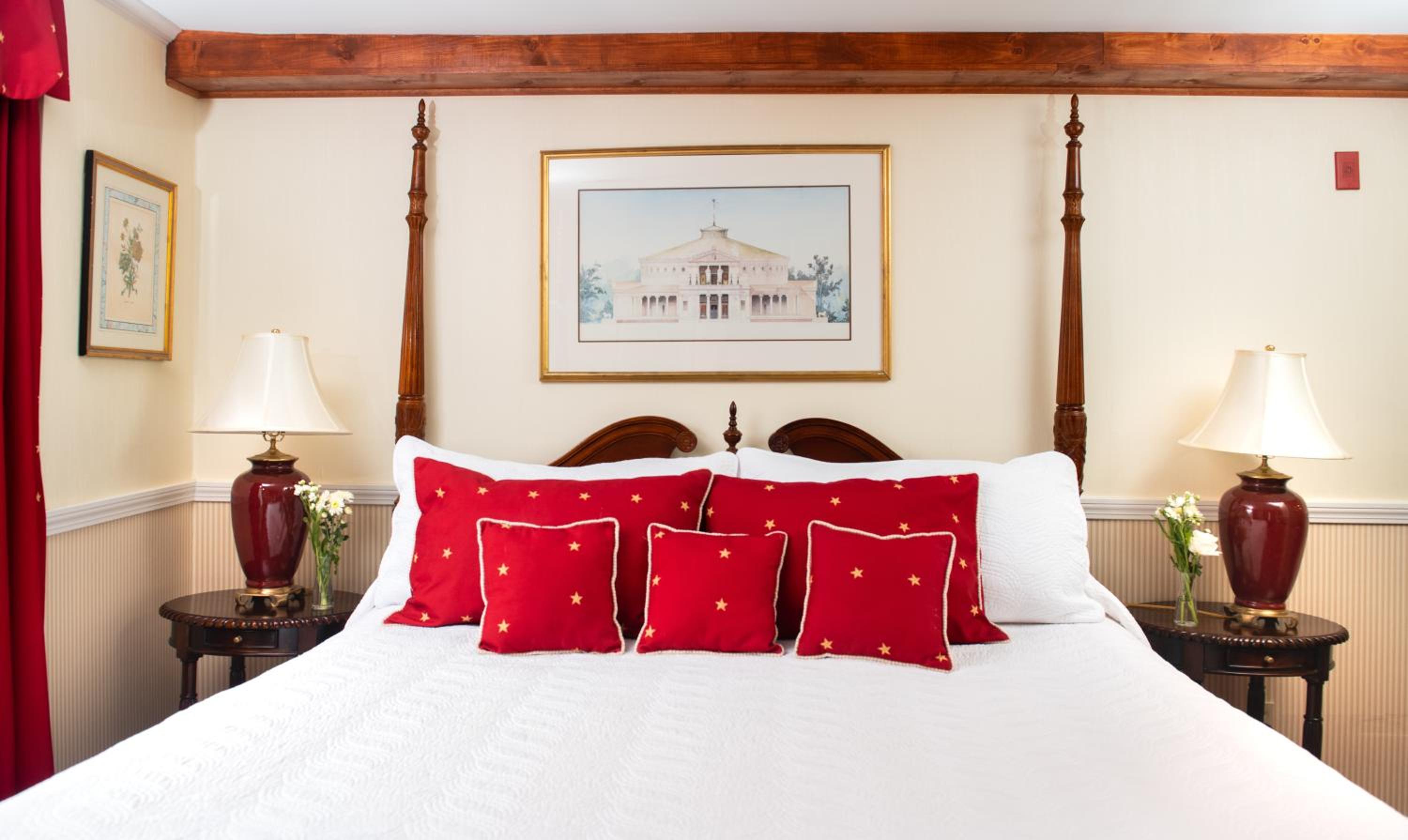 Deluxe King Room (NOT Pet Friendly) - Photo 18