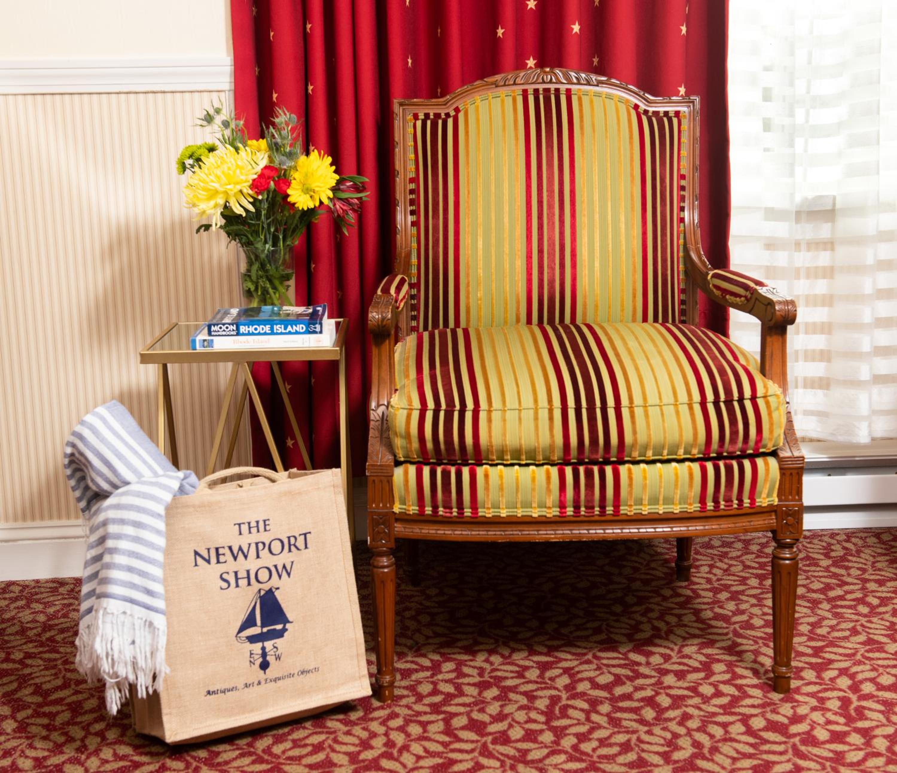 Deluxe King Room (NOT Pet Friendly) - Photo 5