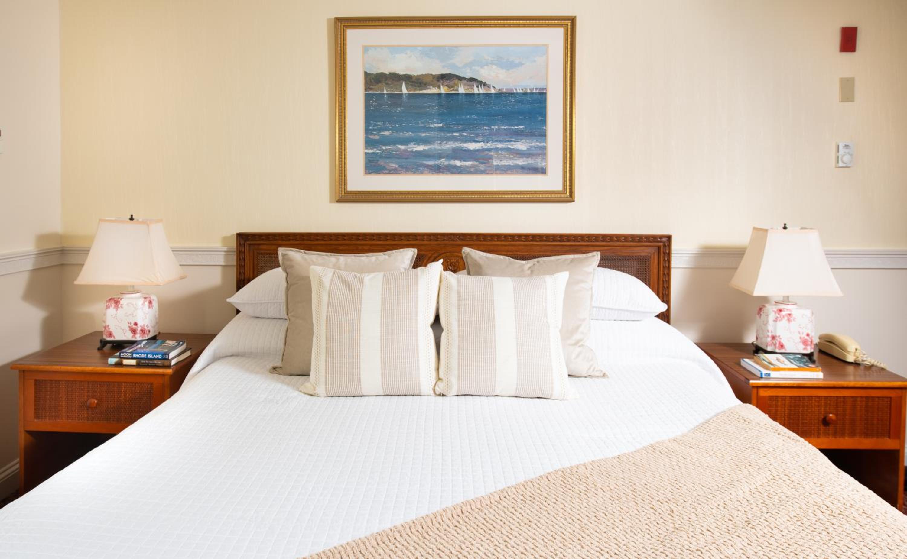 Deluxe King Room (NOT Pet Friendly) - Photo 34
