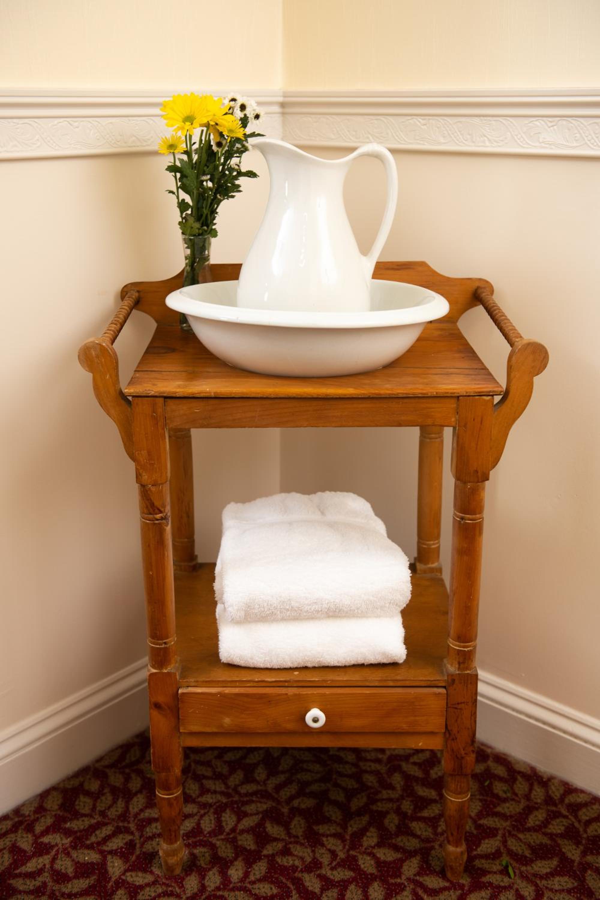 Deluxe King Room (NOT Pet Friendly) - Photo 31