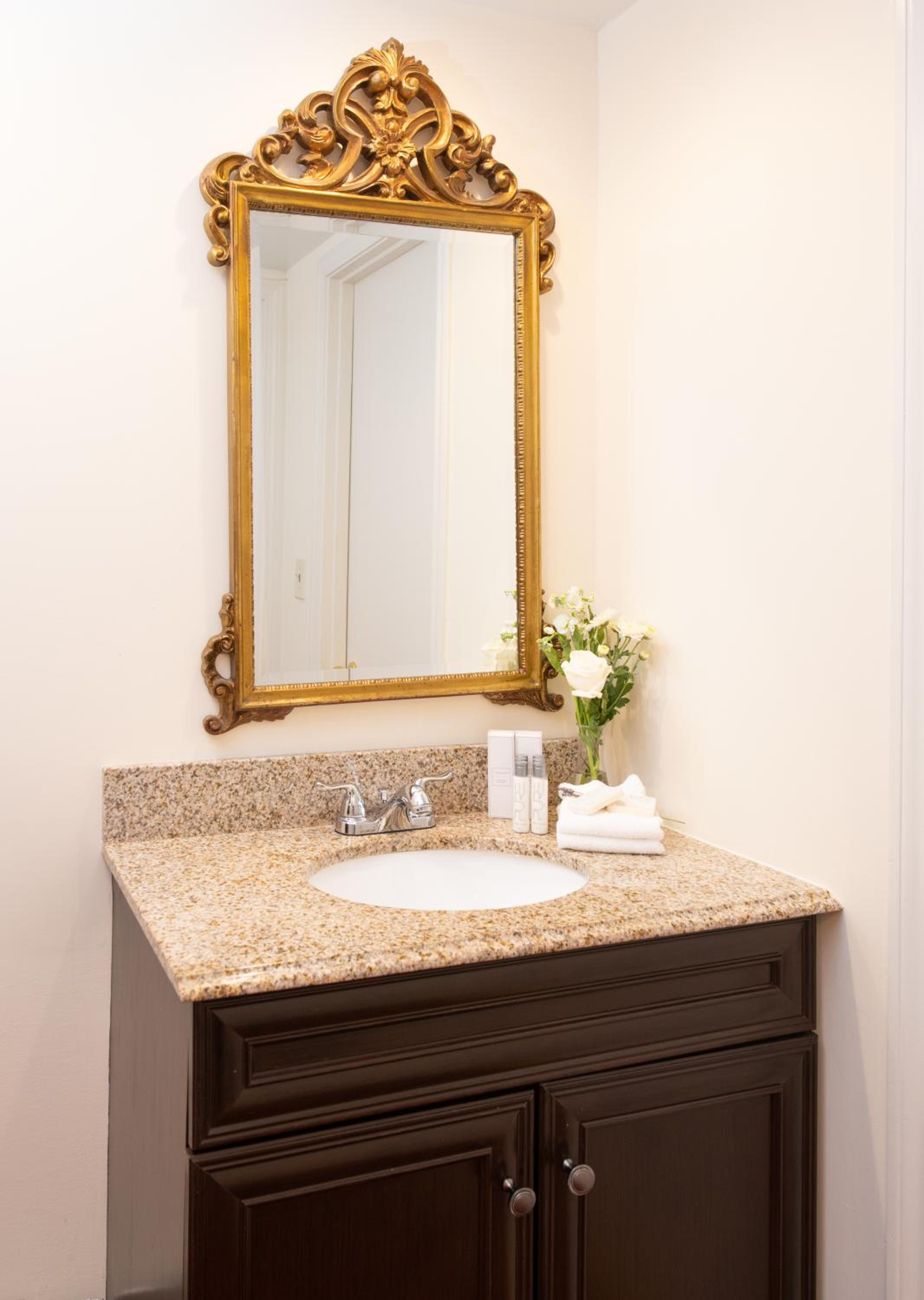 Deluxe Double Room (NOT Pet Friendly) - Photo 4