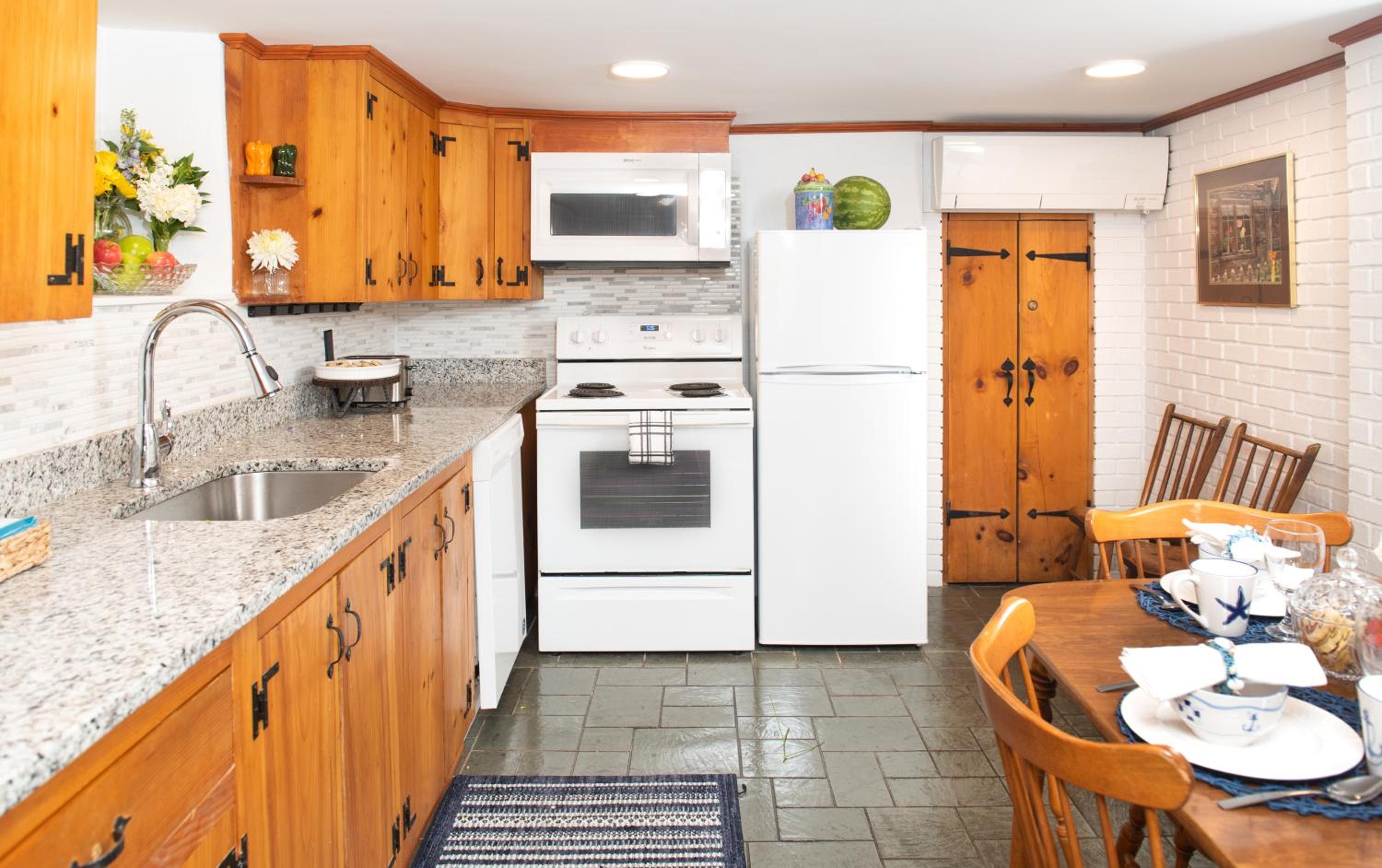 Apartment - Basement (Pet Friendly) - Photo 2