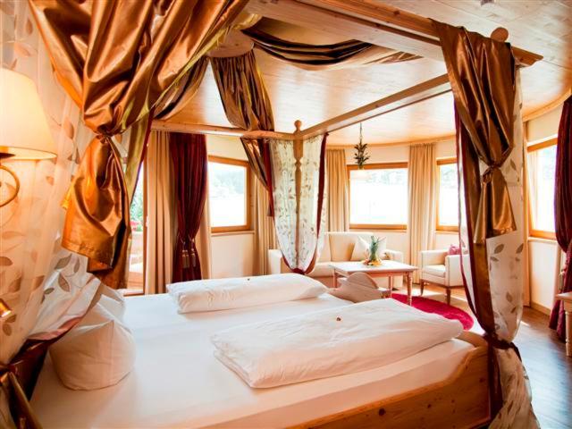 Junior Suite with Mountain View - Photo 10