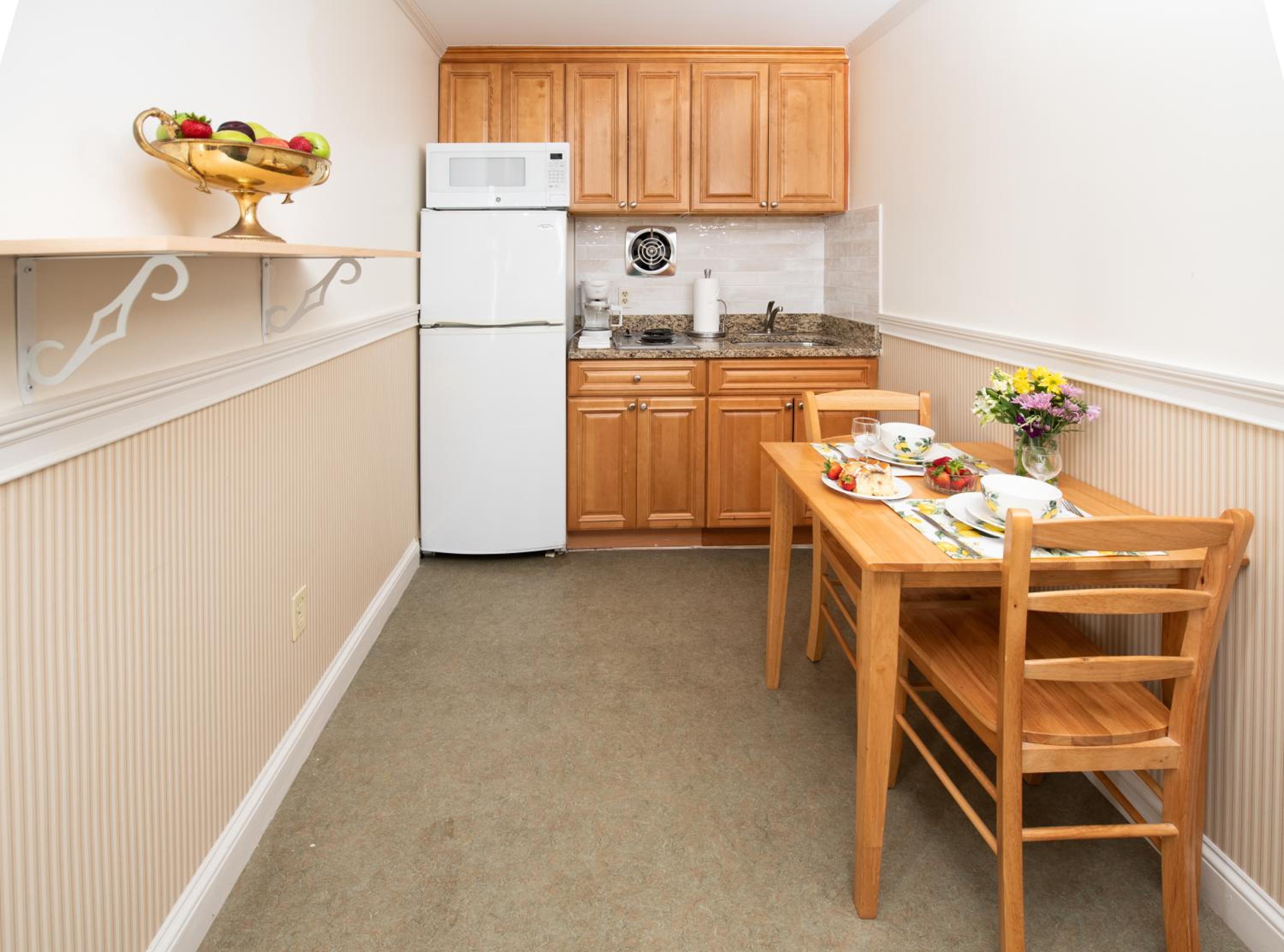 Studio Apartment (NOT Pet Friendly) - Photo 23