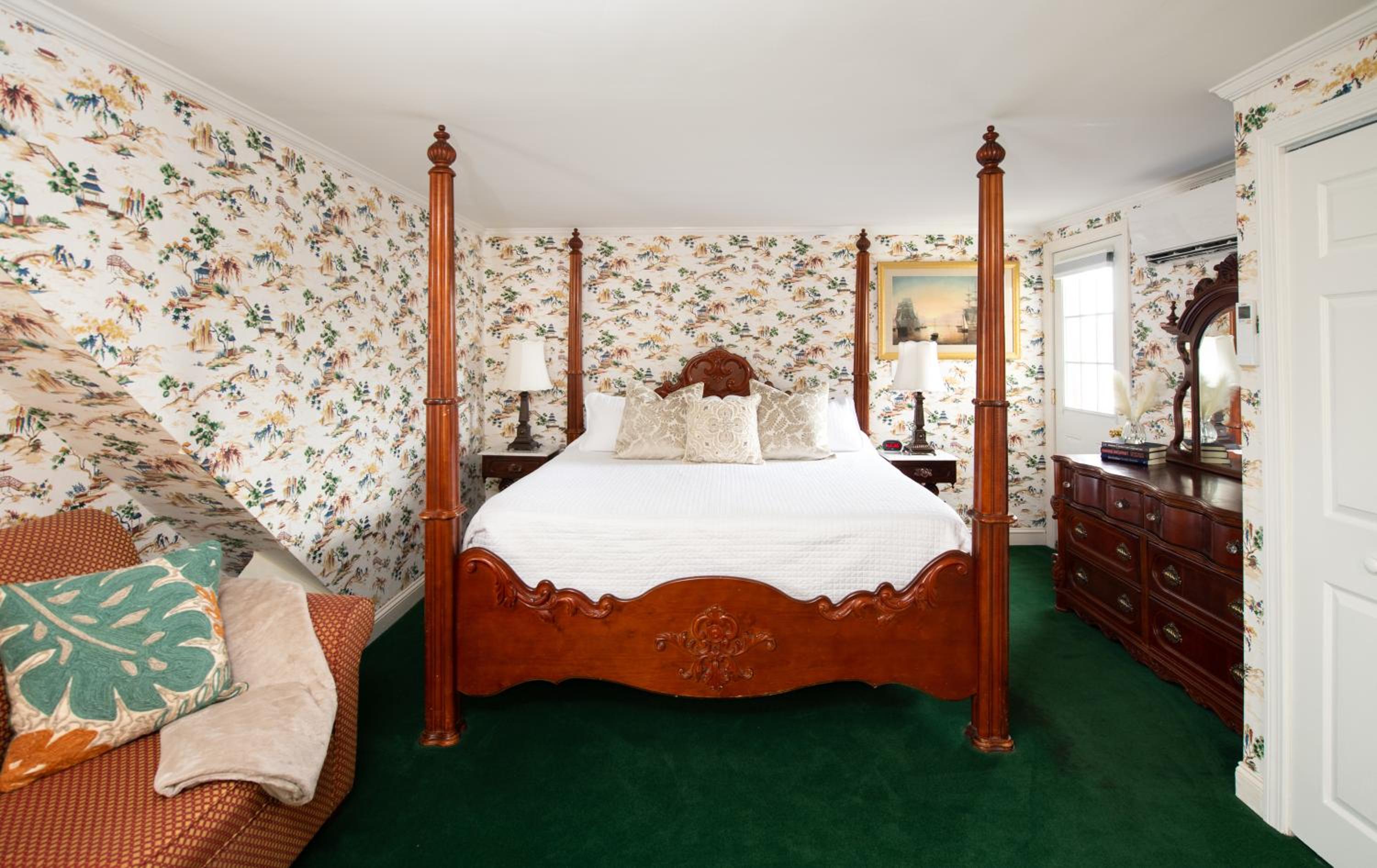 Studio Apartment (NOT Pet Friendly) - Photo 11