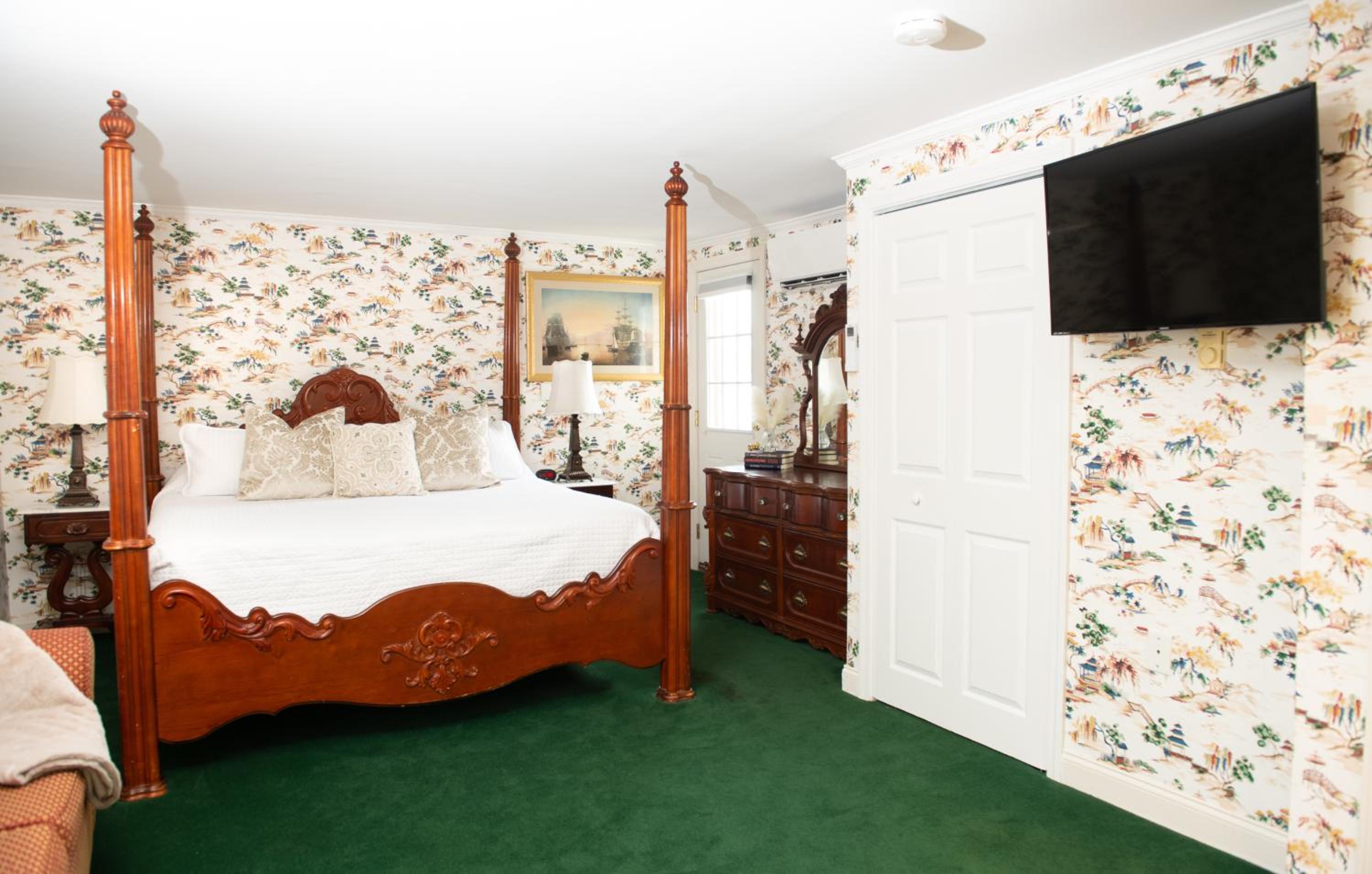 Studio Apartment (NOT Pet Friendly) - Photo 10