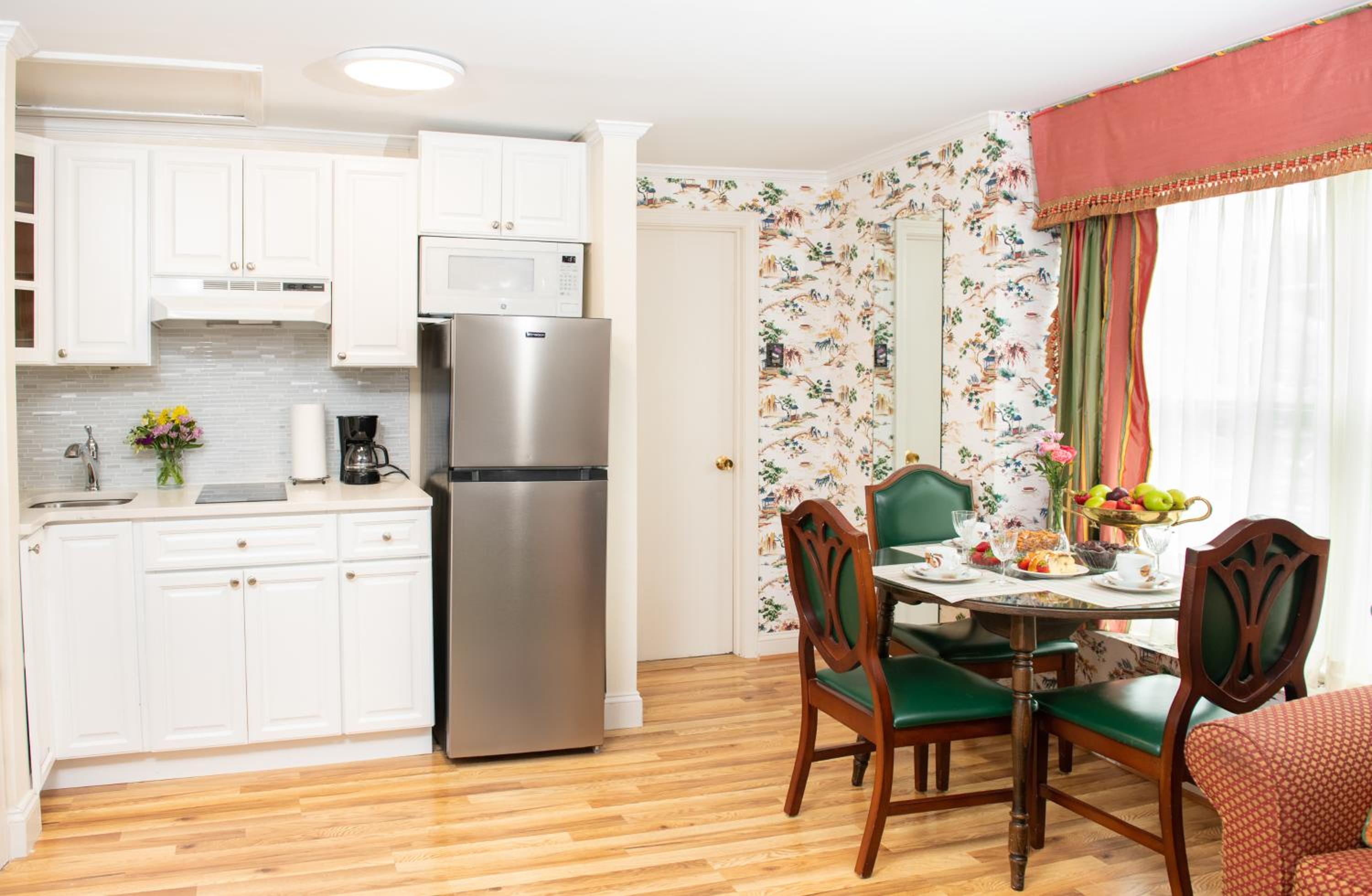 Studio Apartment (NOT Pet Friendly) - Photo 7