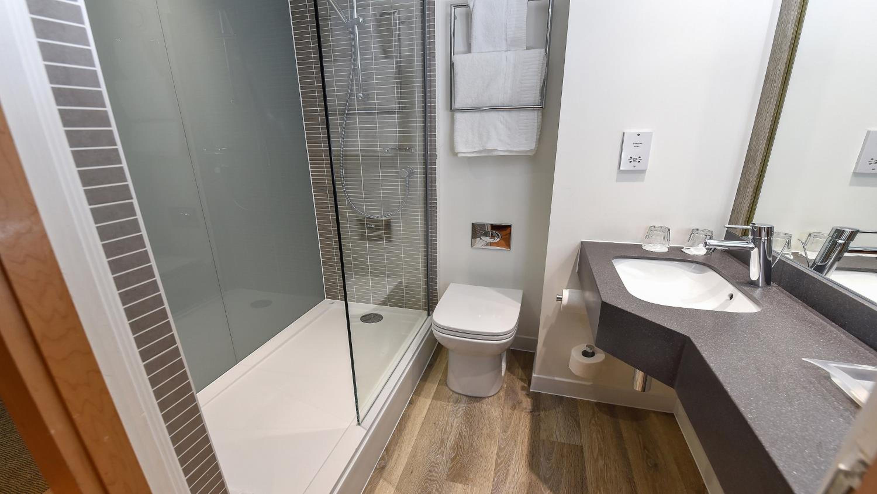 Standard Double Room - Photo 8