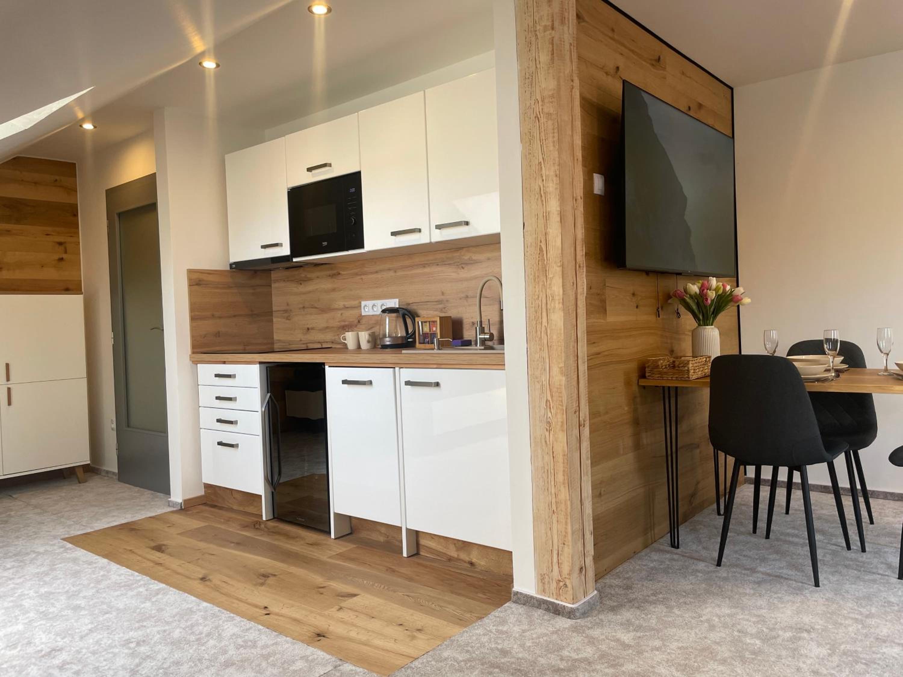 One-Bedroom Apartment - Photo 3