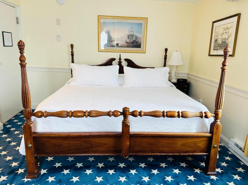 Queen Suite (NOT Pet Friendly) - Photo 6