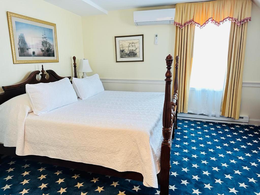 Queen Suite (NOT Pet Friendly) - Photo 7