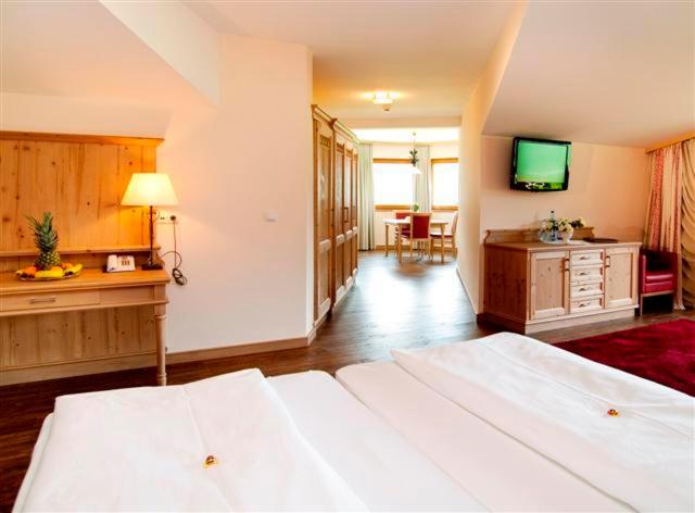 Junior Suite with Mountain View - Photo 6