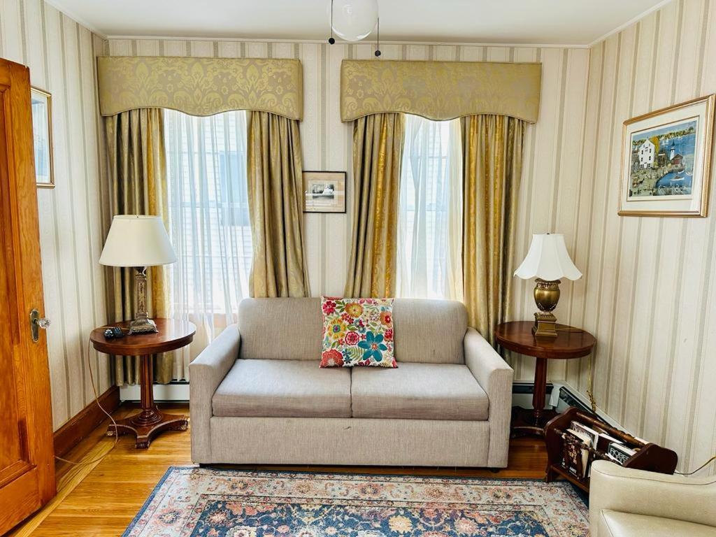 Apartment Suite  (Pet Friendly) - Photo 7