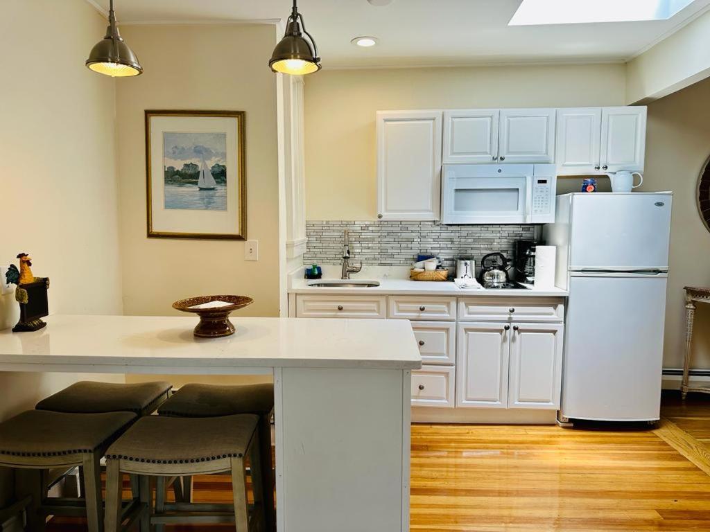 Apartment Suite  (Pet Friendly) - Photo 5