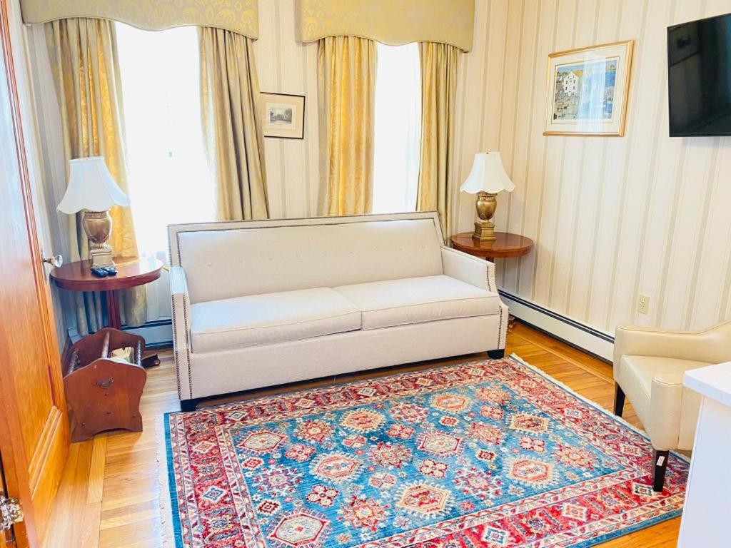 Apartment Suite  (Pet Friendly) - Photo 3