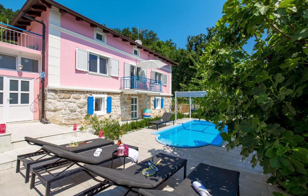 Villa photo 3