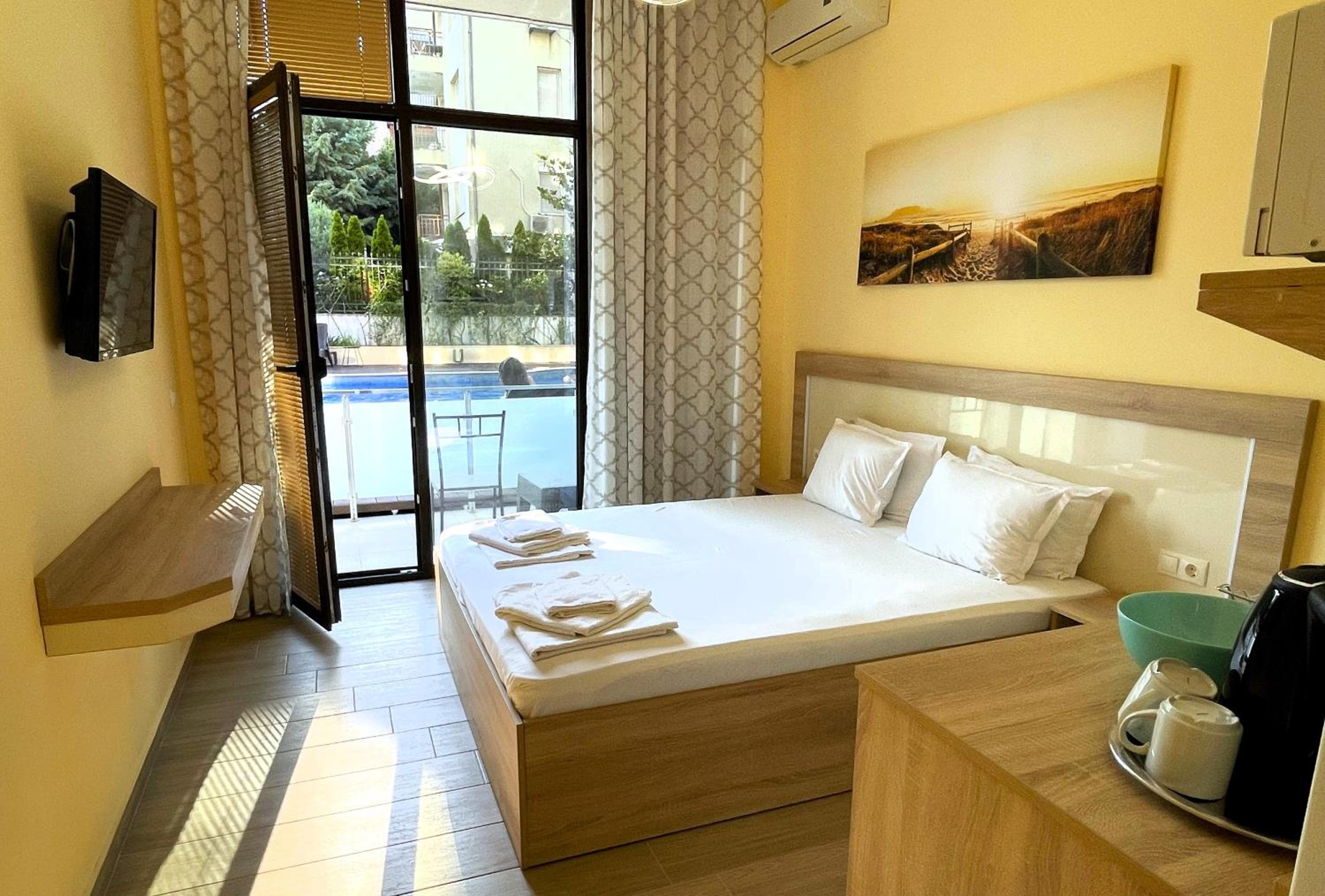 King Room with Pool View photo 1