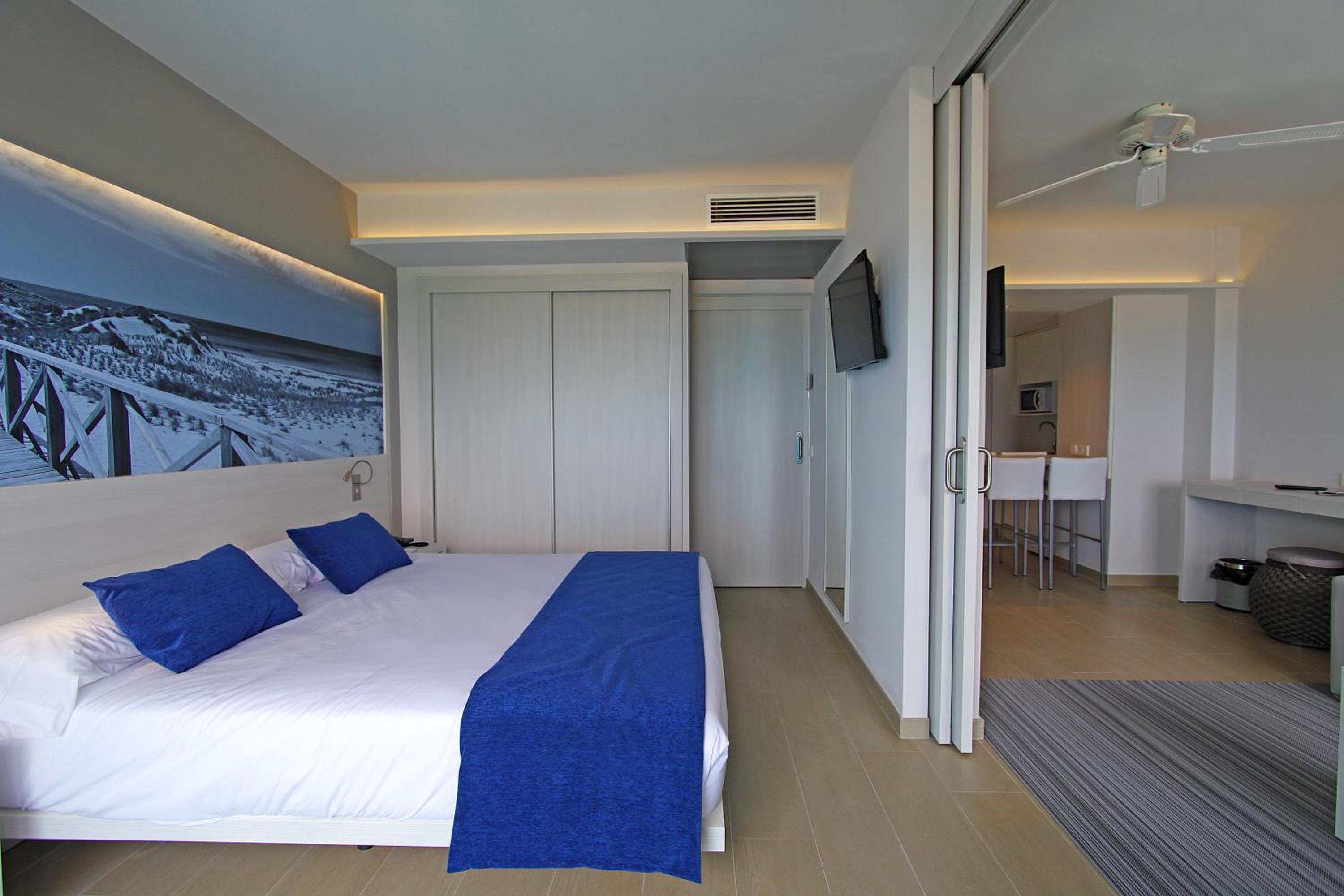 One-Bedroom Apartment (2 Adults + 2 Children)