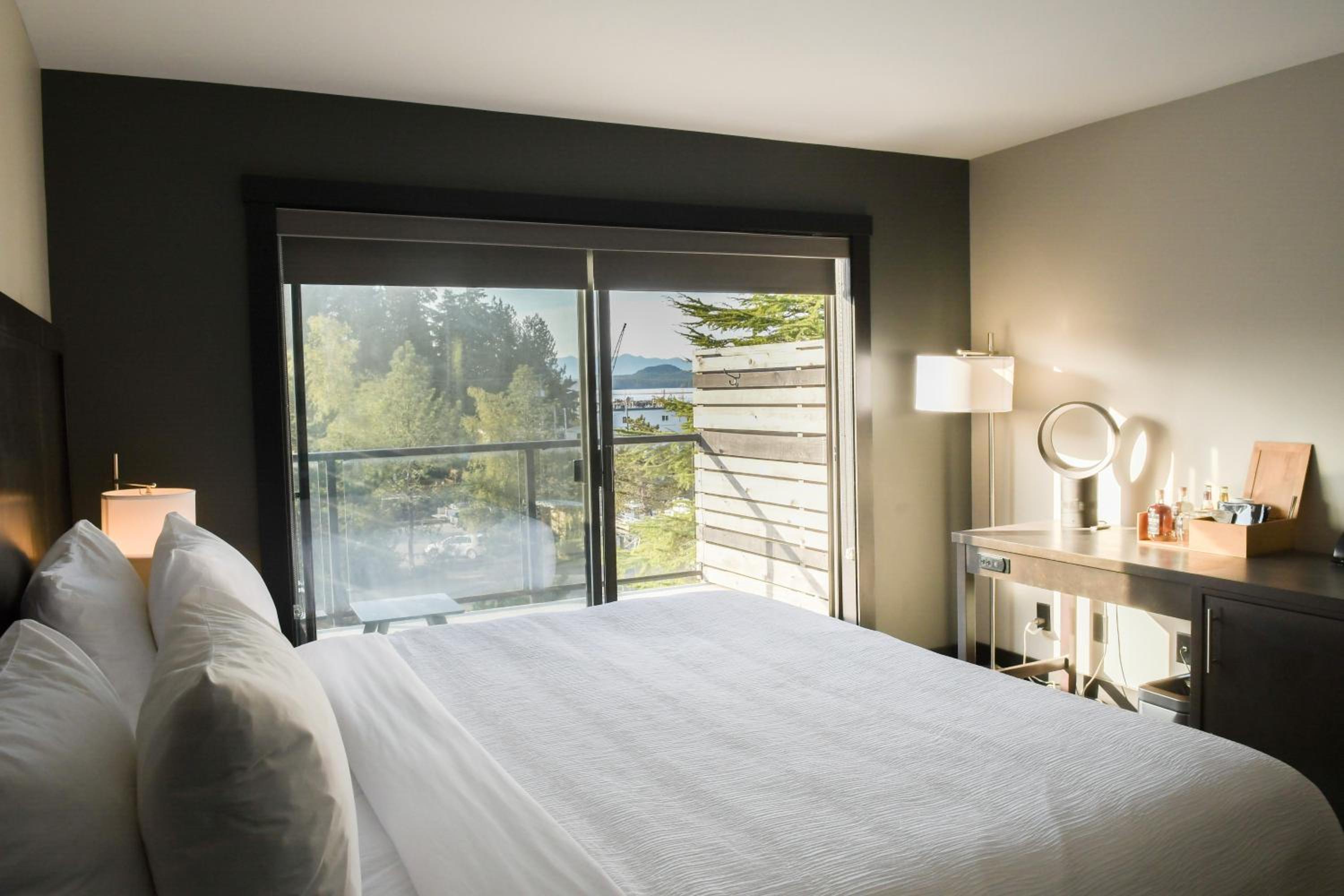 King Suite with Balcony photo 1