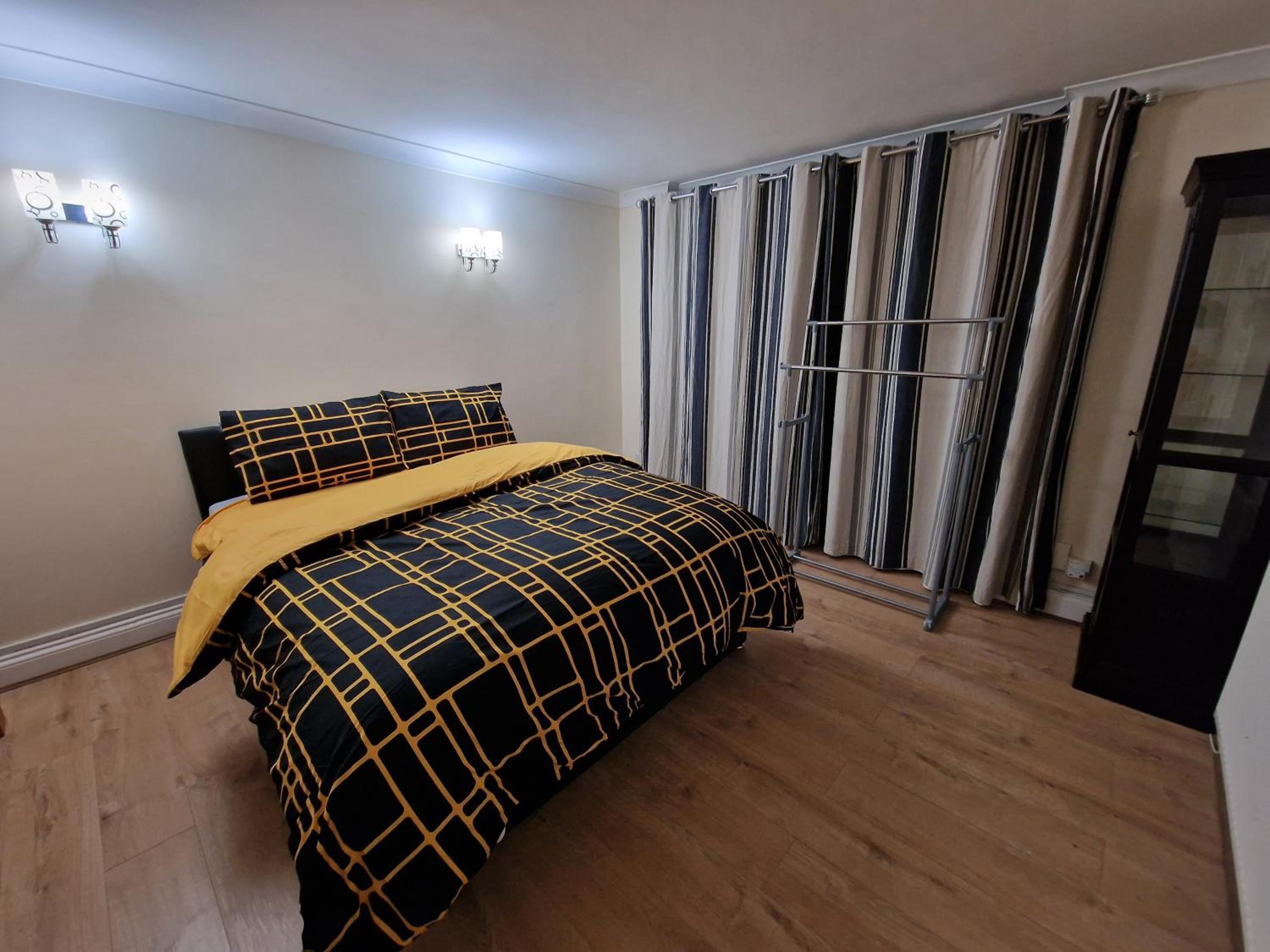 Double Room With Shared Bathroom photo 1