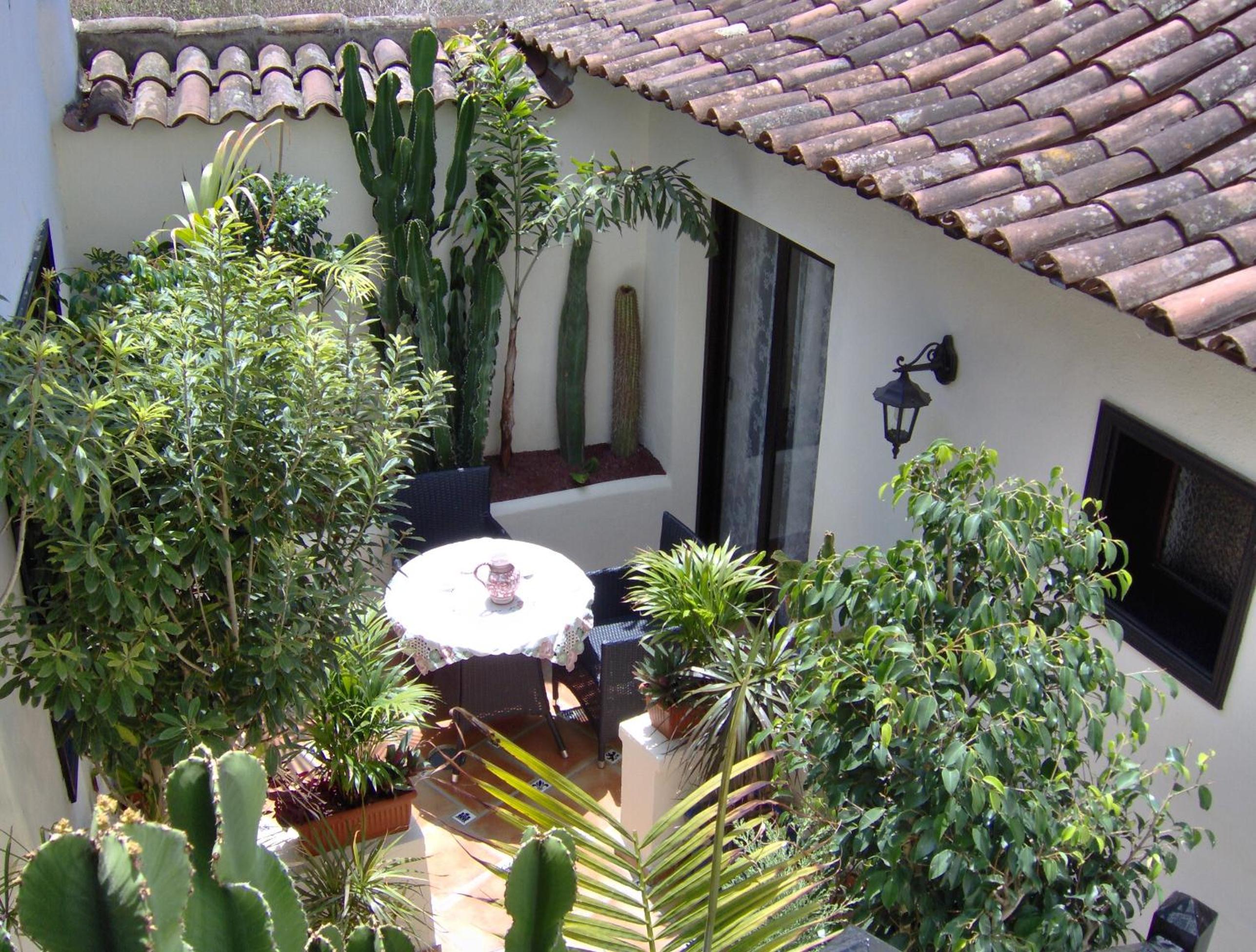 One-Bedroom Apartment with Terrace - Photo 30