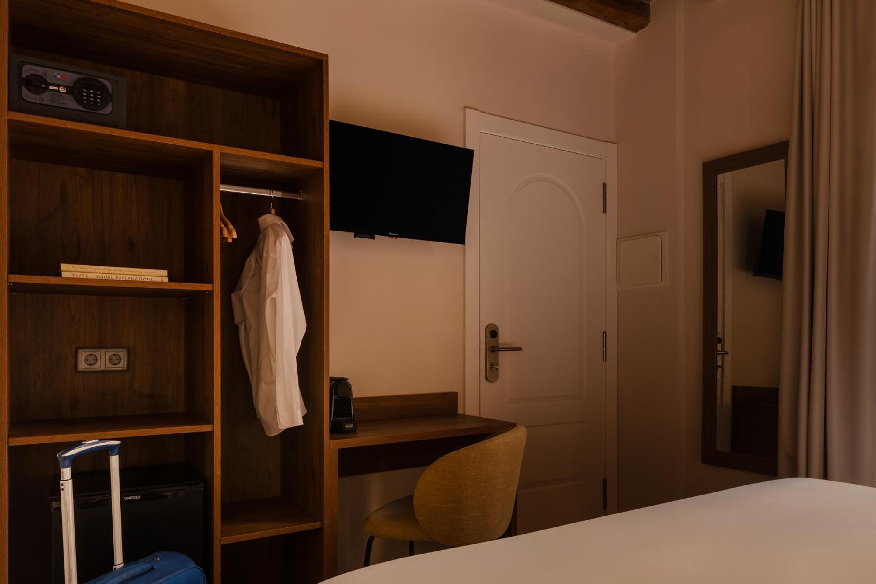 Standard Double Room photo 2