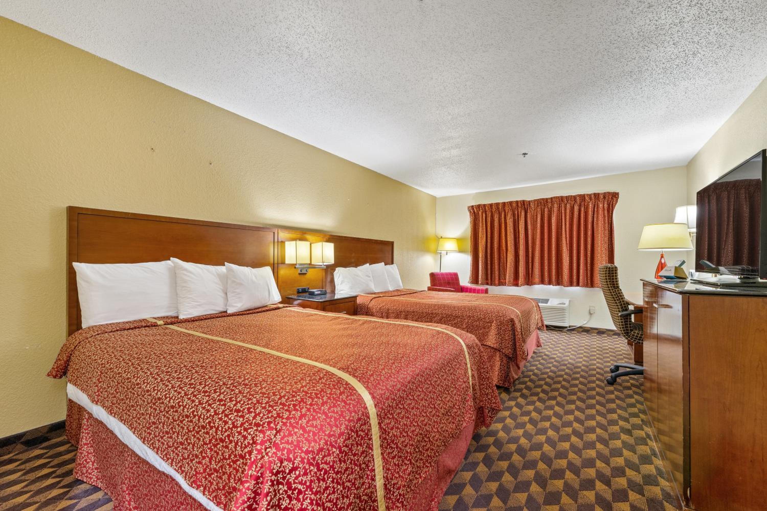 Double Room with Two Double Beds - Non-Smoking/Disability Access photo 1