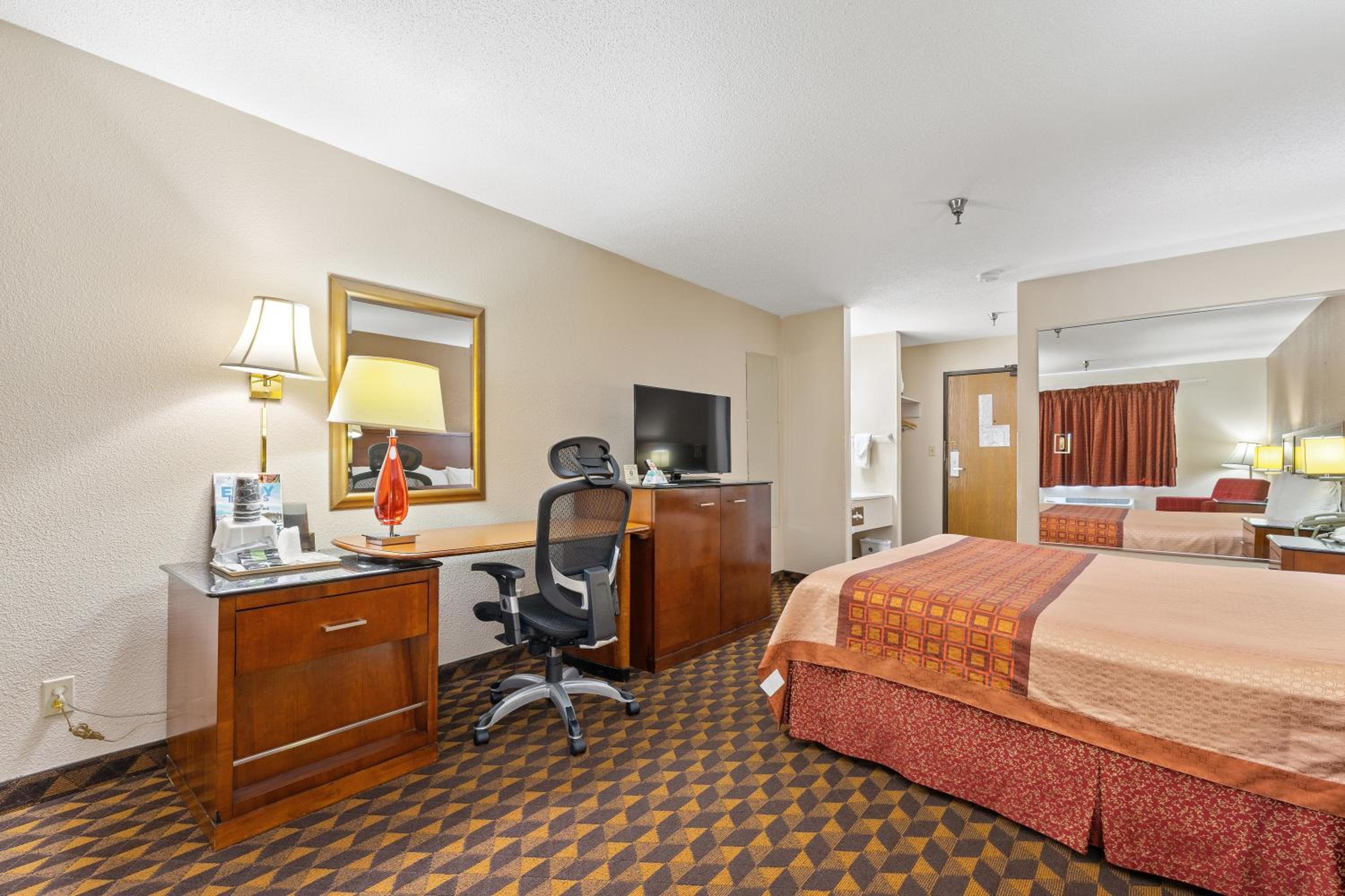 King Room - Non-Smoking photo 2