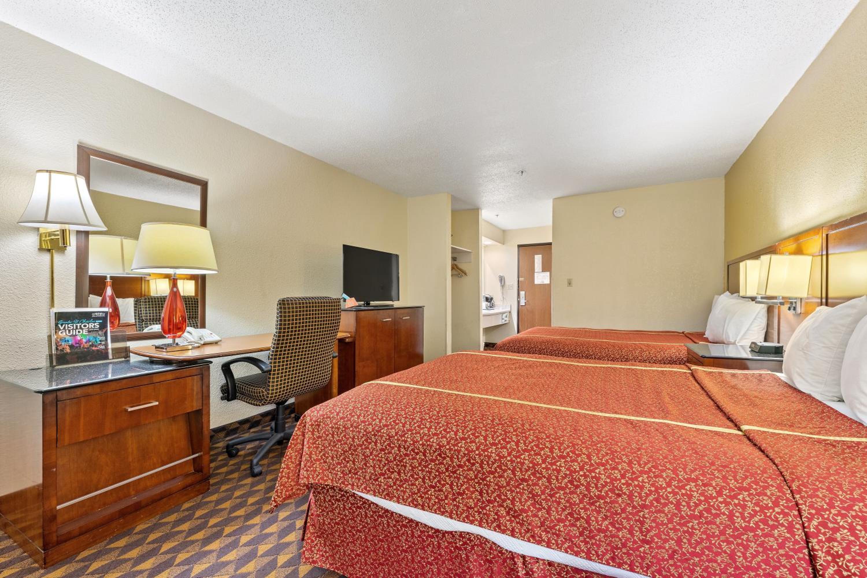 Queen Room with Two Queen Beds - Non-Smoking photo 1